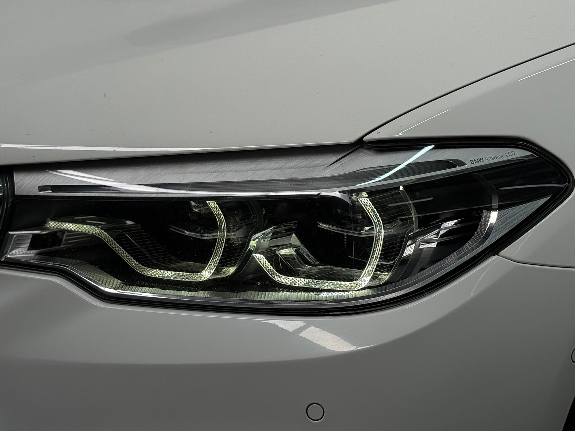 BMW 530i xDrive Touring Steptronic M-Paket / Vollaustattung / panoramadach-image-18
