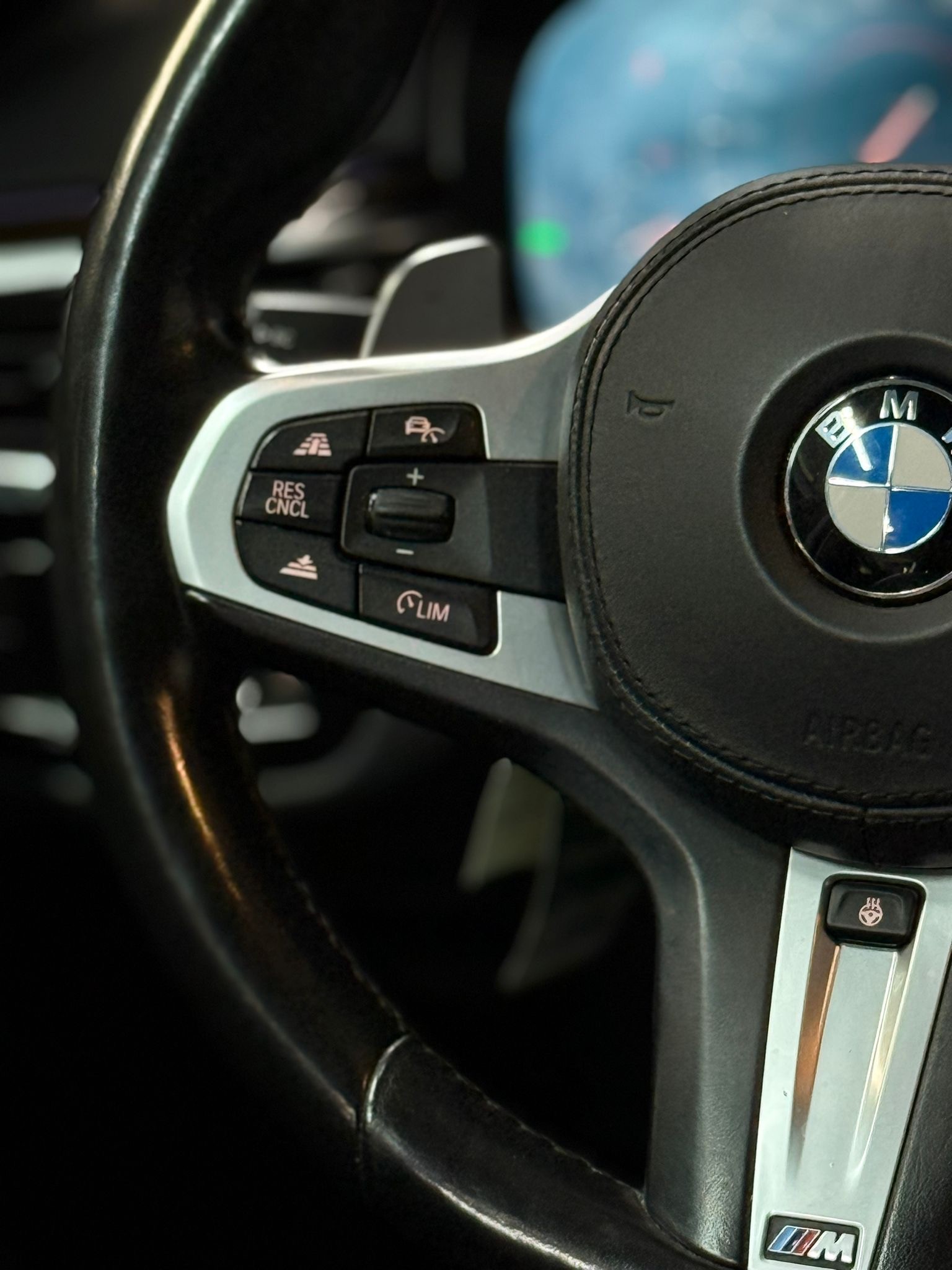 BMW 530i xDrive Touring Steptronic M-Paket / Vollaustattung / panoramadach-image-12