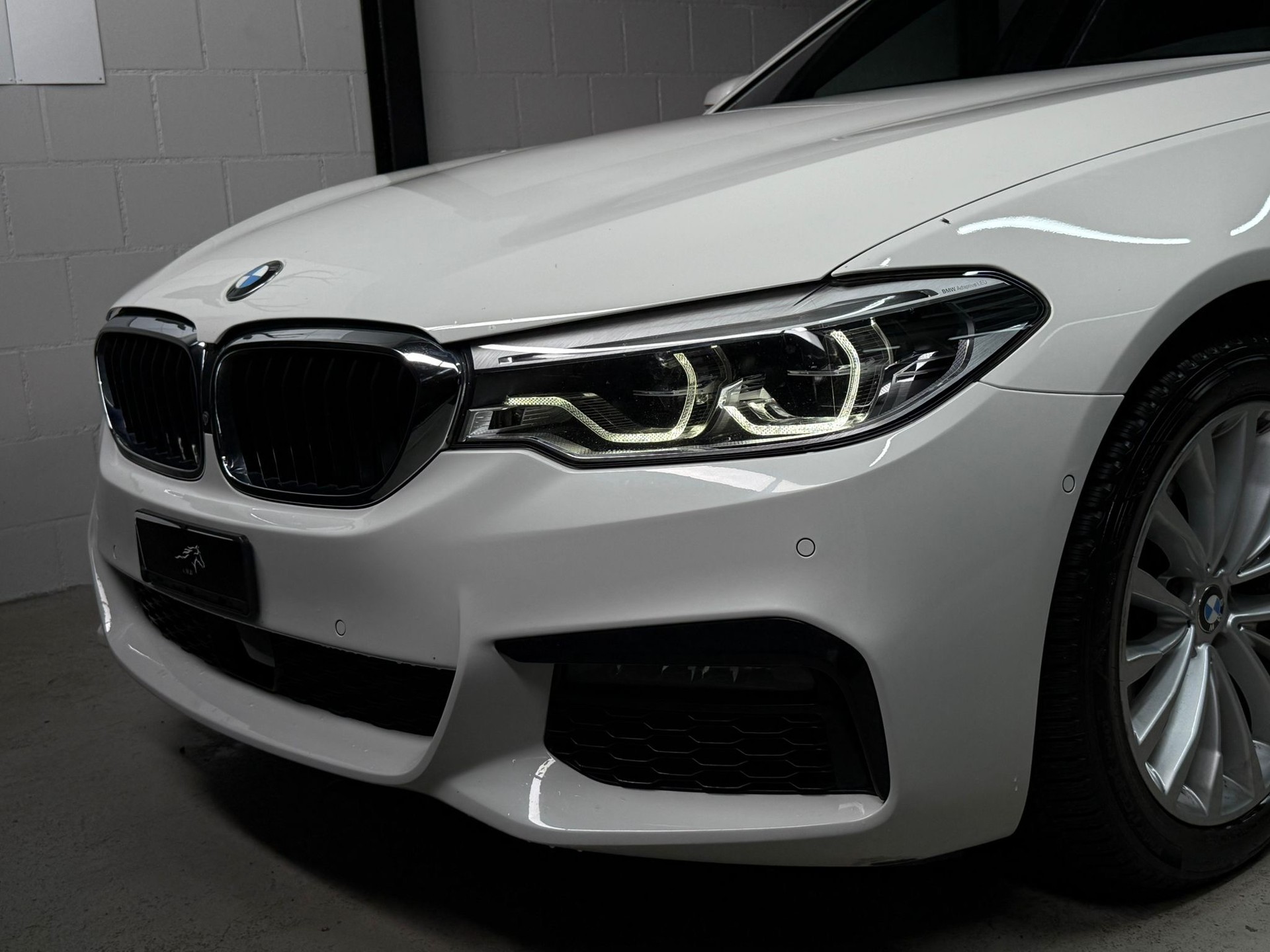 BMW 530i xDrive Touring Steptronic M-Paket / Vollaustattung / panoramadach-image-2