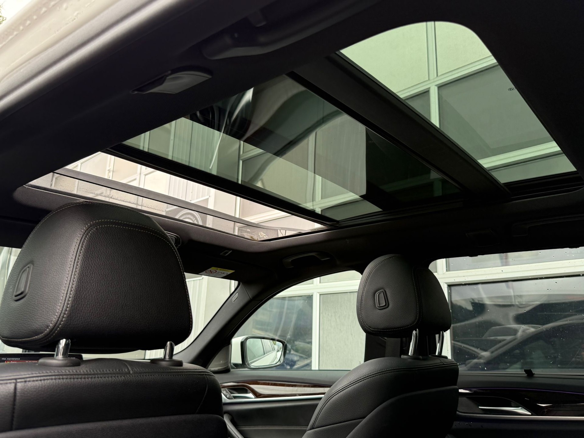 BMW 530i xDrive Touring Steptronic M-Paket / Vollaustattung / panoramadach-image-22