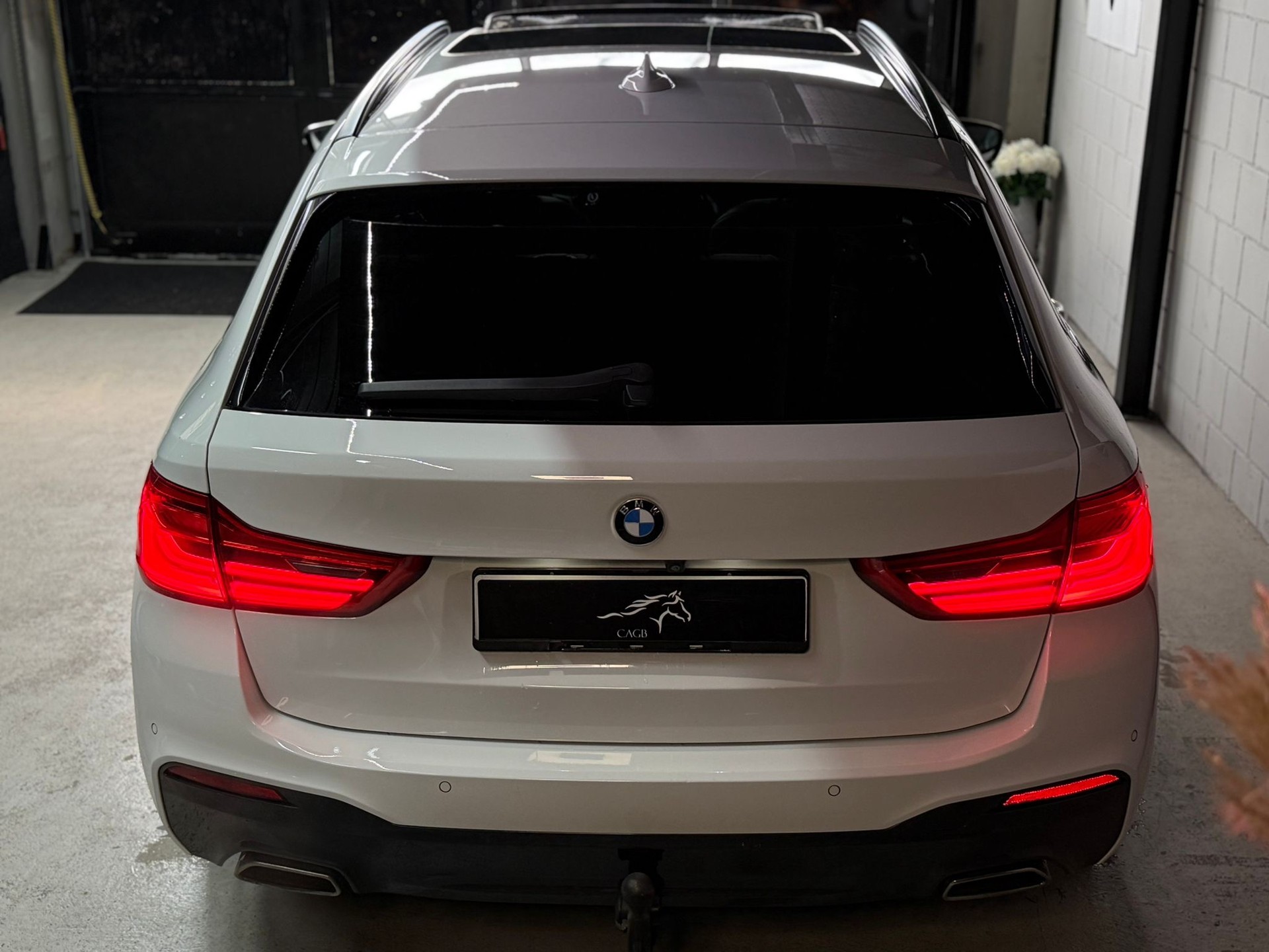 BMW 530i xDrive Touring Steptronic M-Paket / Vollaustattung / panoramadach-image-5