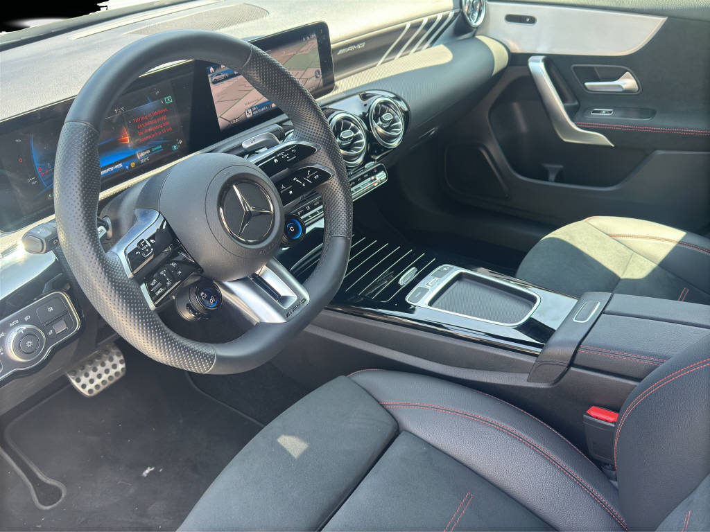MERCEDES-BENZ A 35 AMG 4matic Limousine-image-8