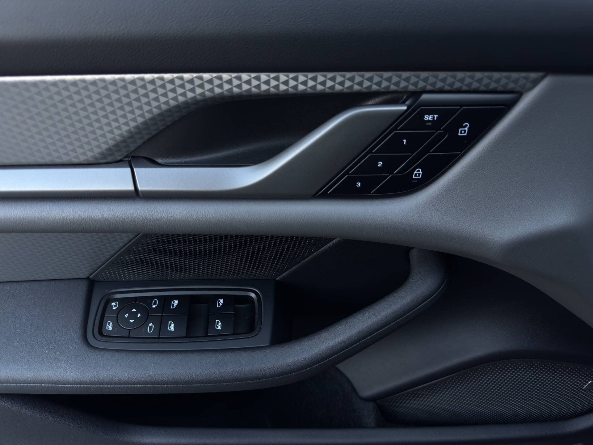 PORSCHE Taycan 4S Cross Turismo mit Performancebatterie Plus-image-10