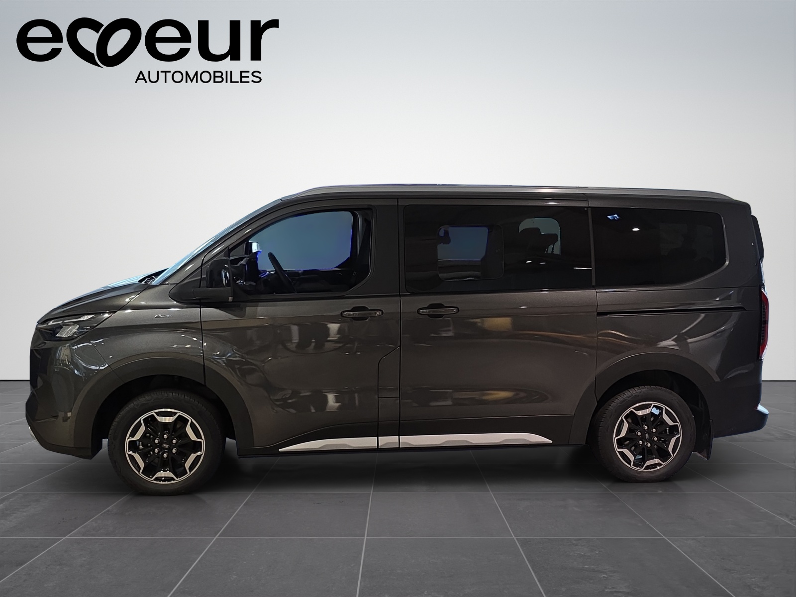 FORD E-Tourneo C bus 340 L1 Active-image-2