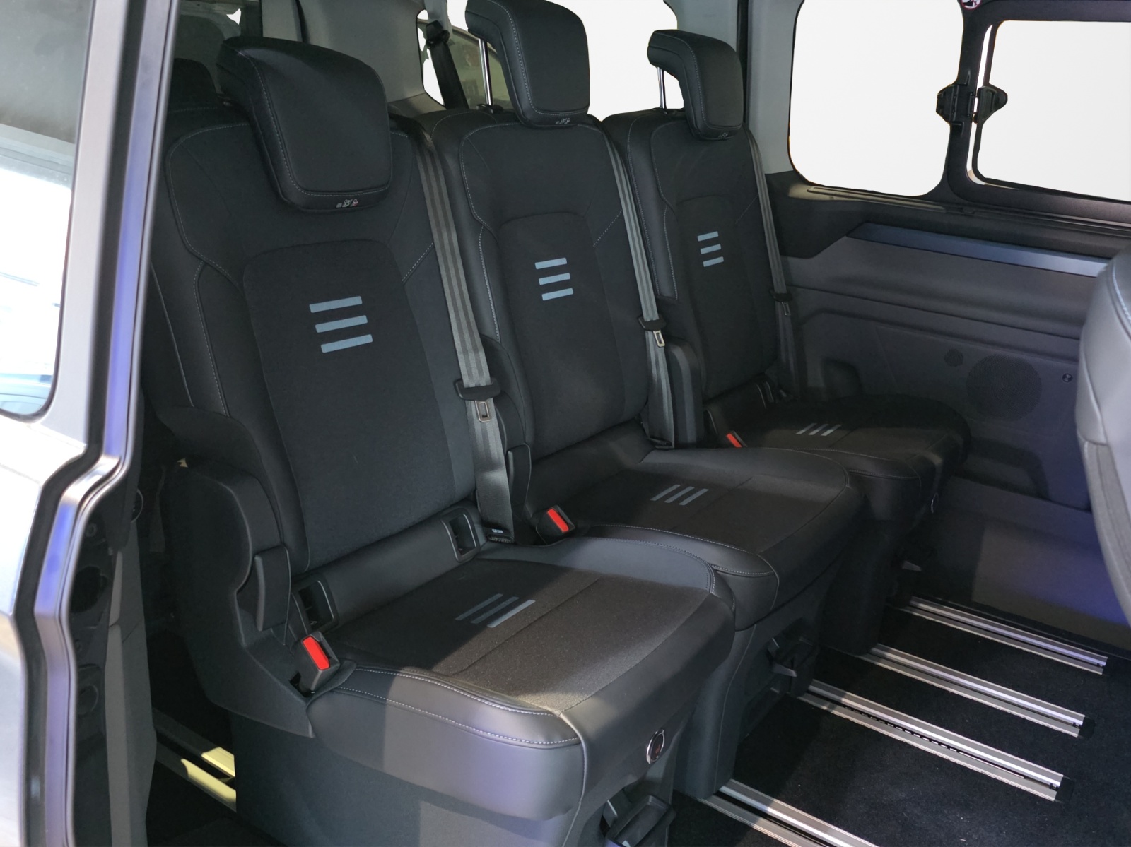 FORD E-Tourneo C bus 340 L1 Active-image-9