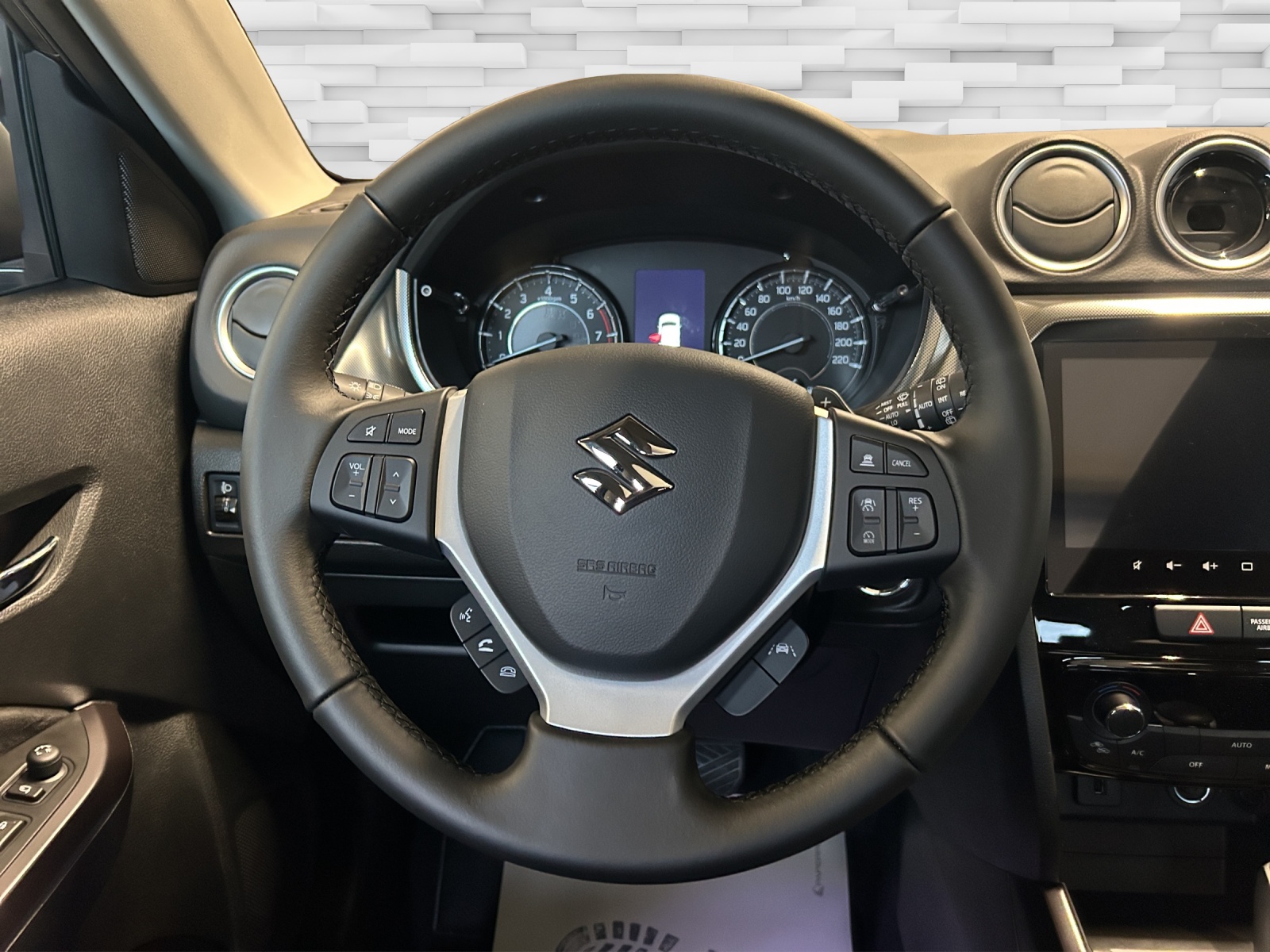 SUZUKI Vitara 1.4 Boosterjet Compact Top 4x4 Hybrid Automatic-image-9