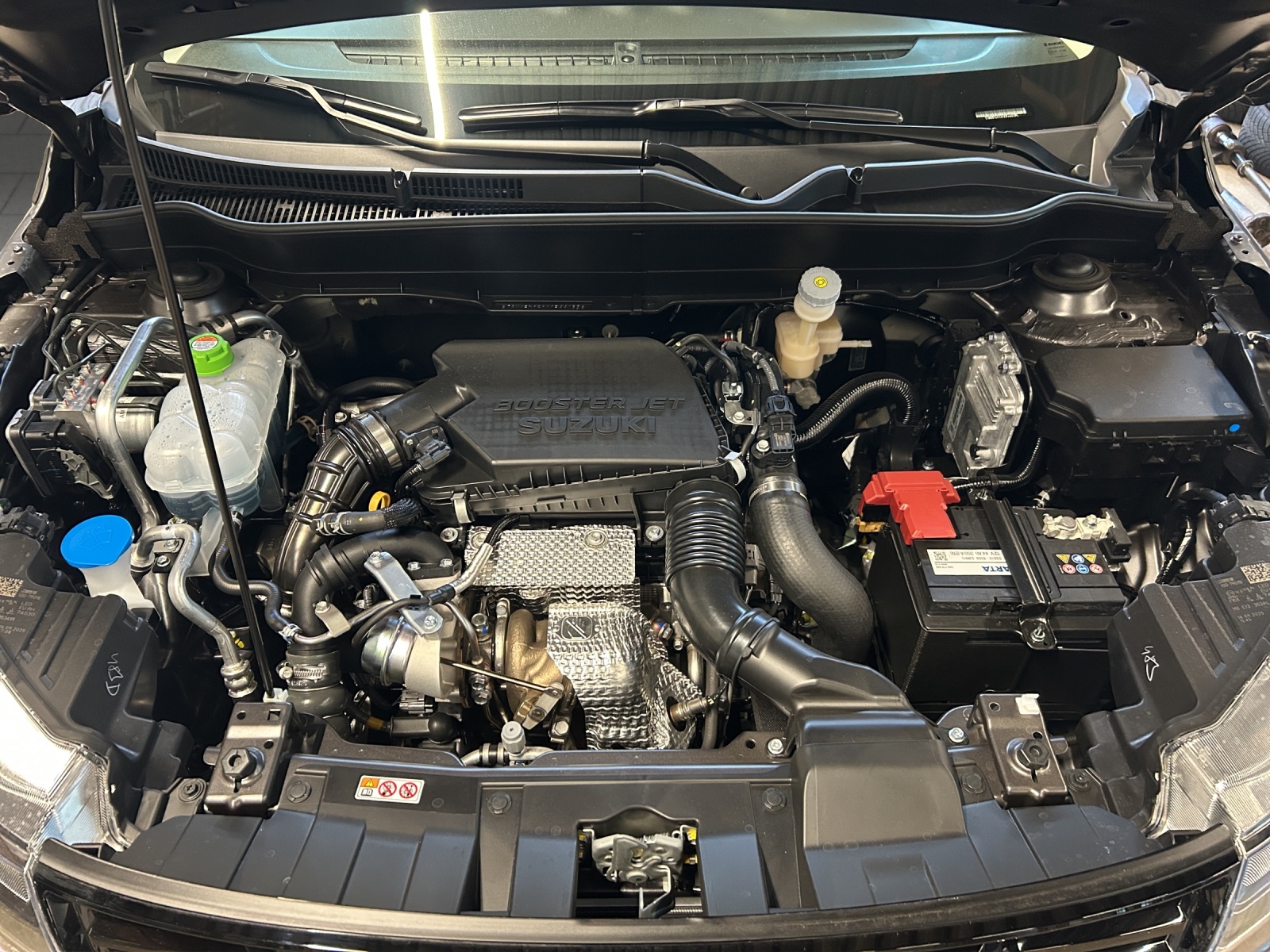 SUZUKI Vitara 1.4 Boosterjet Compact Top 4x4 Hybrid Automatic-image-14