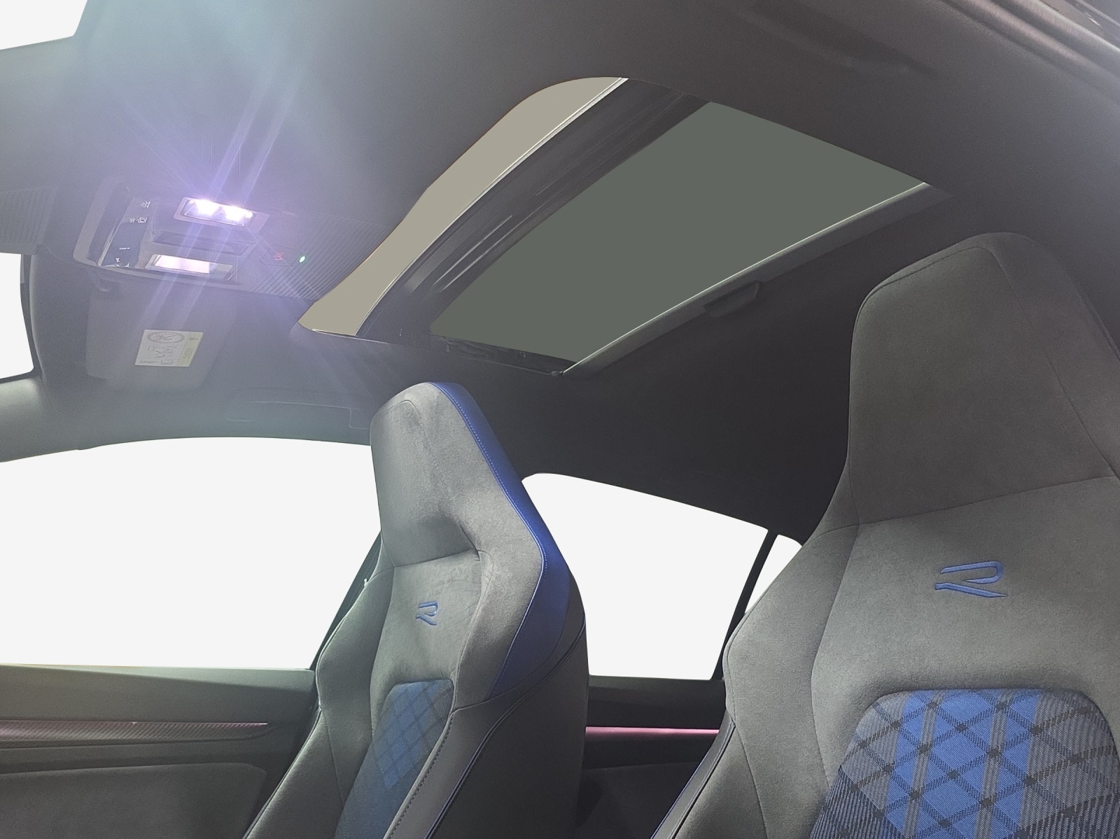 VW Golf 2.0 TSI R DSG 4 Motion-image-14