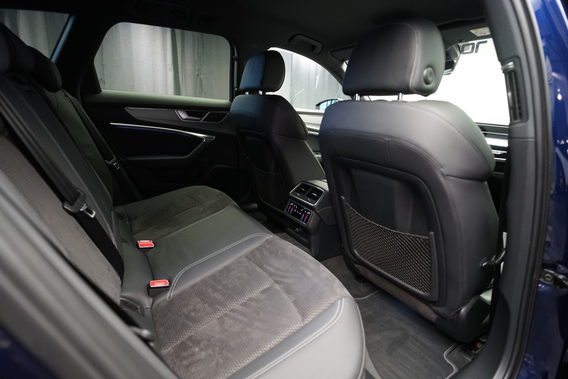 AUDI A6 Avant 55 TFSIe Sport quattro S-tronic *Standheizung*-image-19