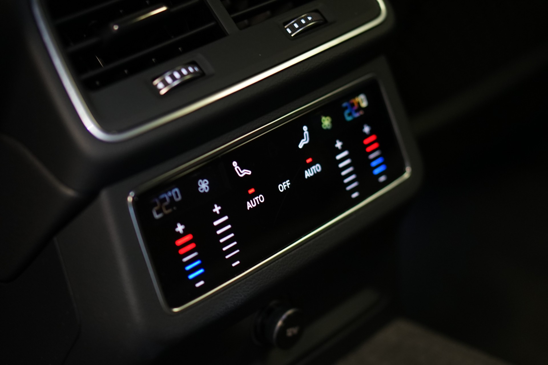 AUDI A6 Avant 55 TFSIe Sport quattro S-tronic *Standheizung*-image-37
