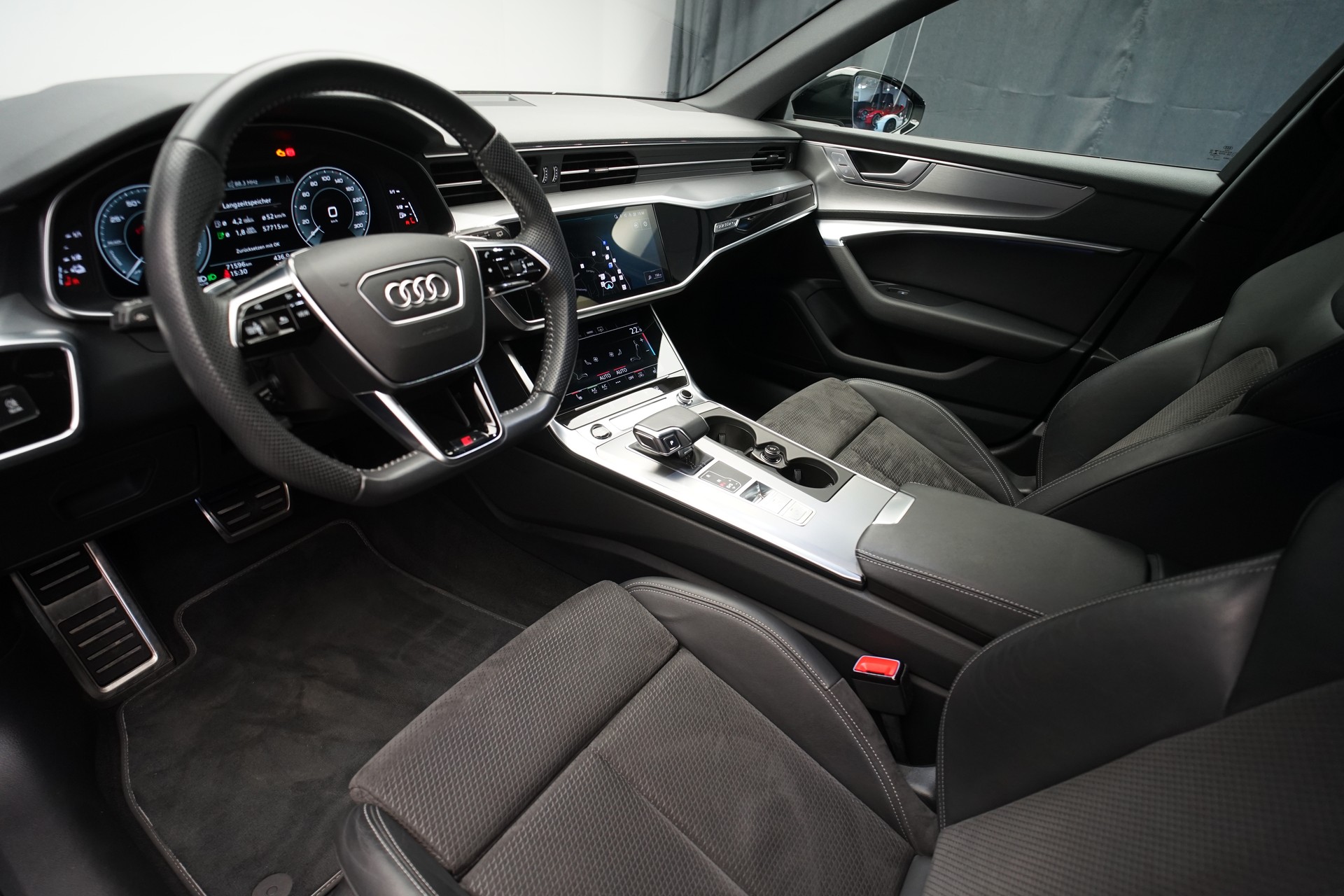 AUDI A6 Avant 55 TFSIe Sport quattro S-tronic *Standheizung*-image-15