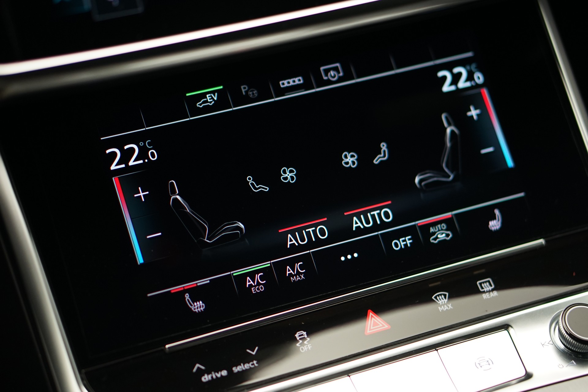 AUDI A6 Avant 55 TFSIe Sport quattro S-tronic *Standheizung*-image-32