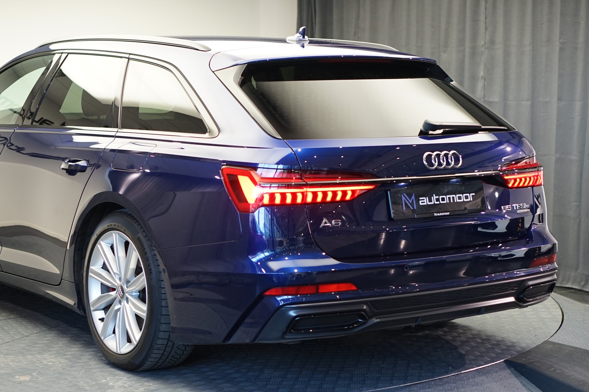 AUDI A6 Avant 55 TFSIe Sport quattro S-tronic *Standheizung*-image-38