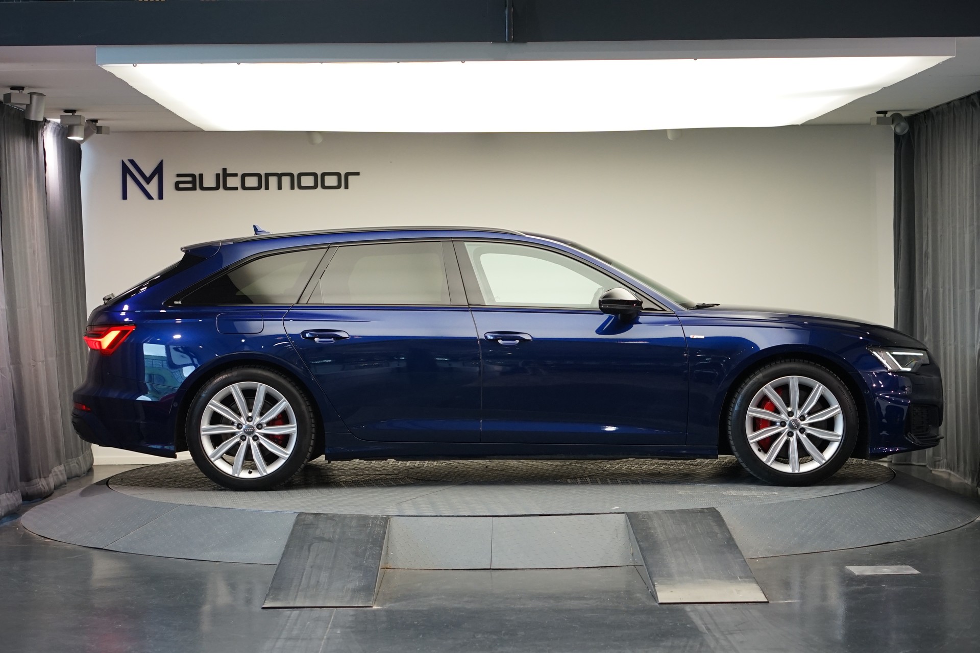 AUDI A6 Avant 55 TFSIe Sport quattro S-tronic *Standheizung*-image-3