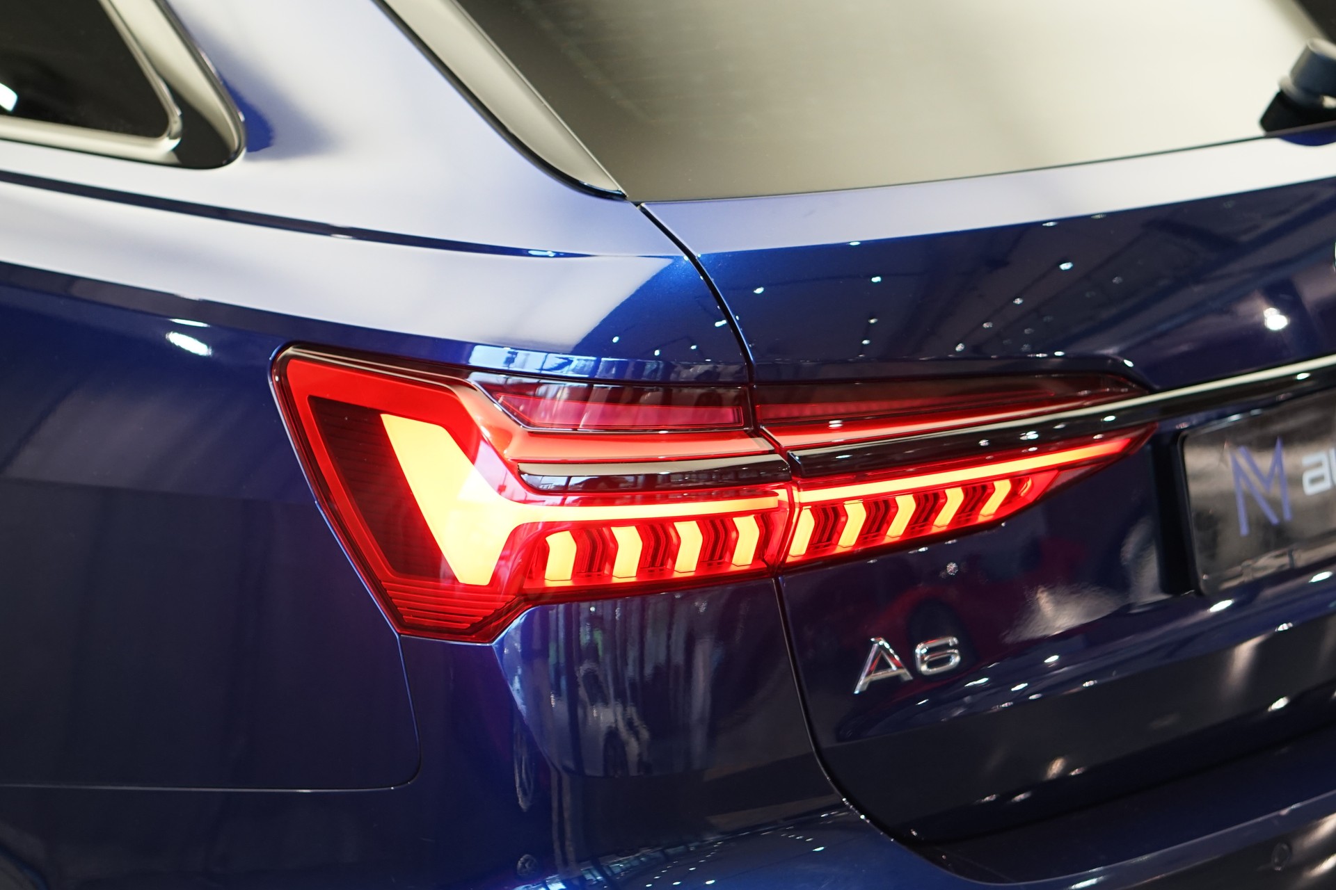 AUDI A6 Avant 55 TFSIe Sport quattro S-tronic *Standheizung*-image-13