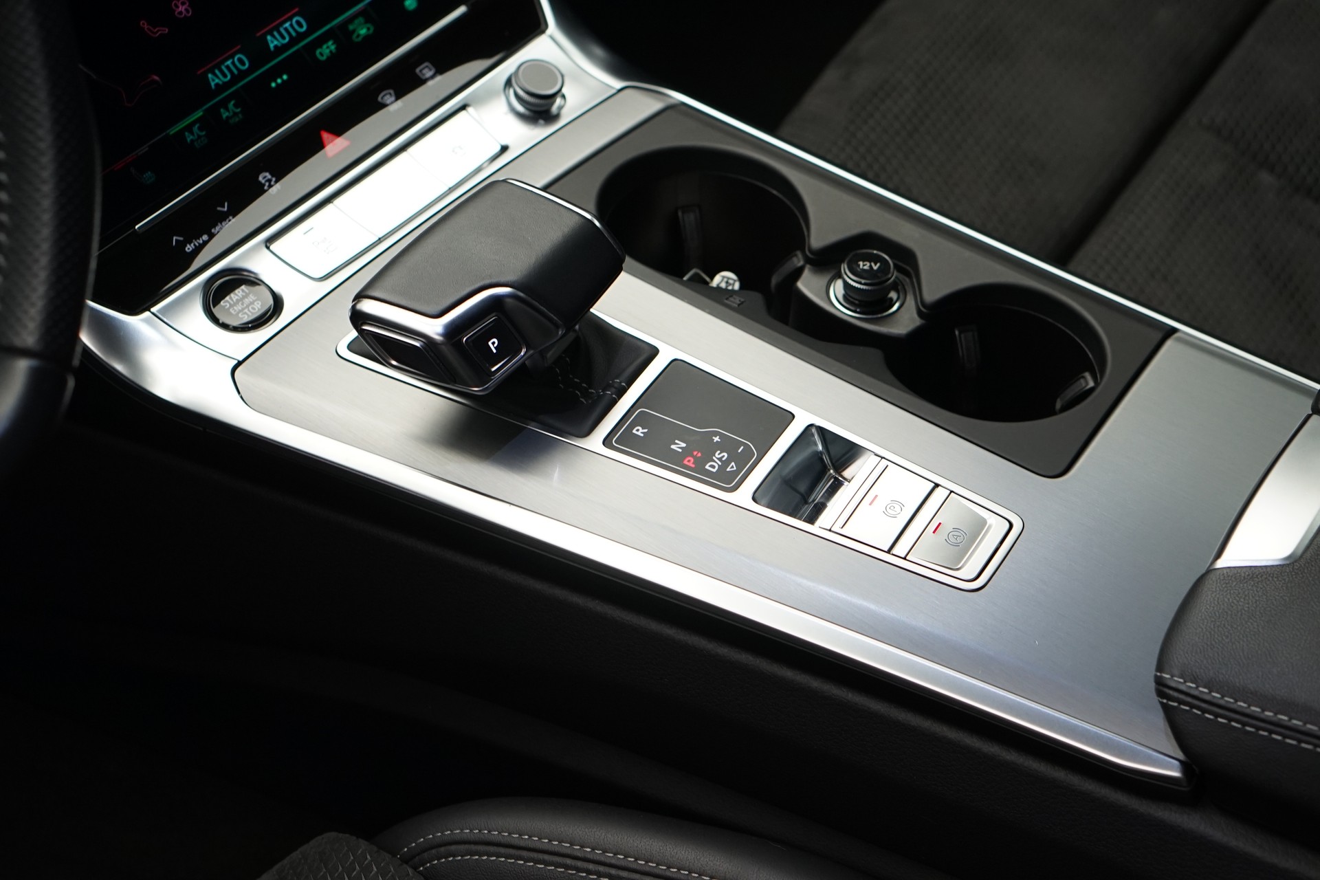 AUDI A6 Avant 55 TFSIe Sport quattro S-tronic *Standheizung*-image-21
