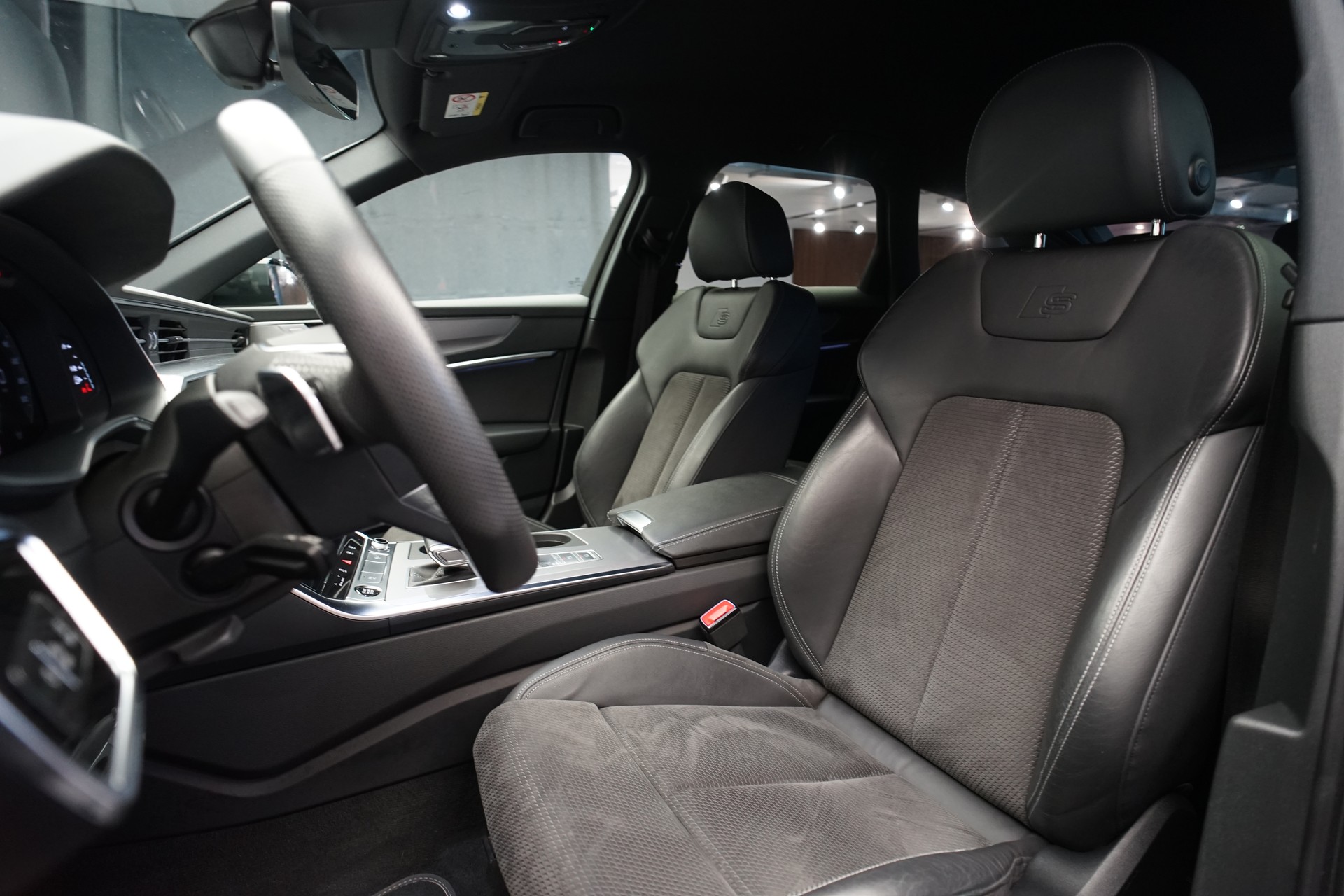 AUDI A6 Avant 55 TFSIe Sport quattro S-tronic *Standheizung*-image-17