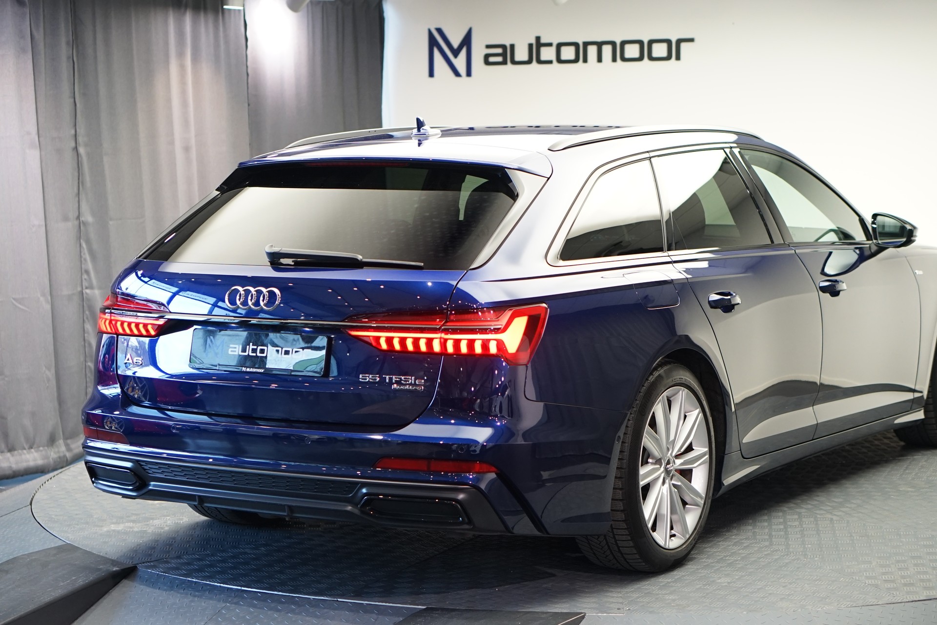 AUDI A6 Avant 55 TFSIe Sport quattro S-tronic *Standheizung*-image-39