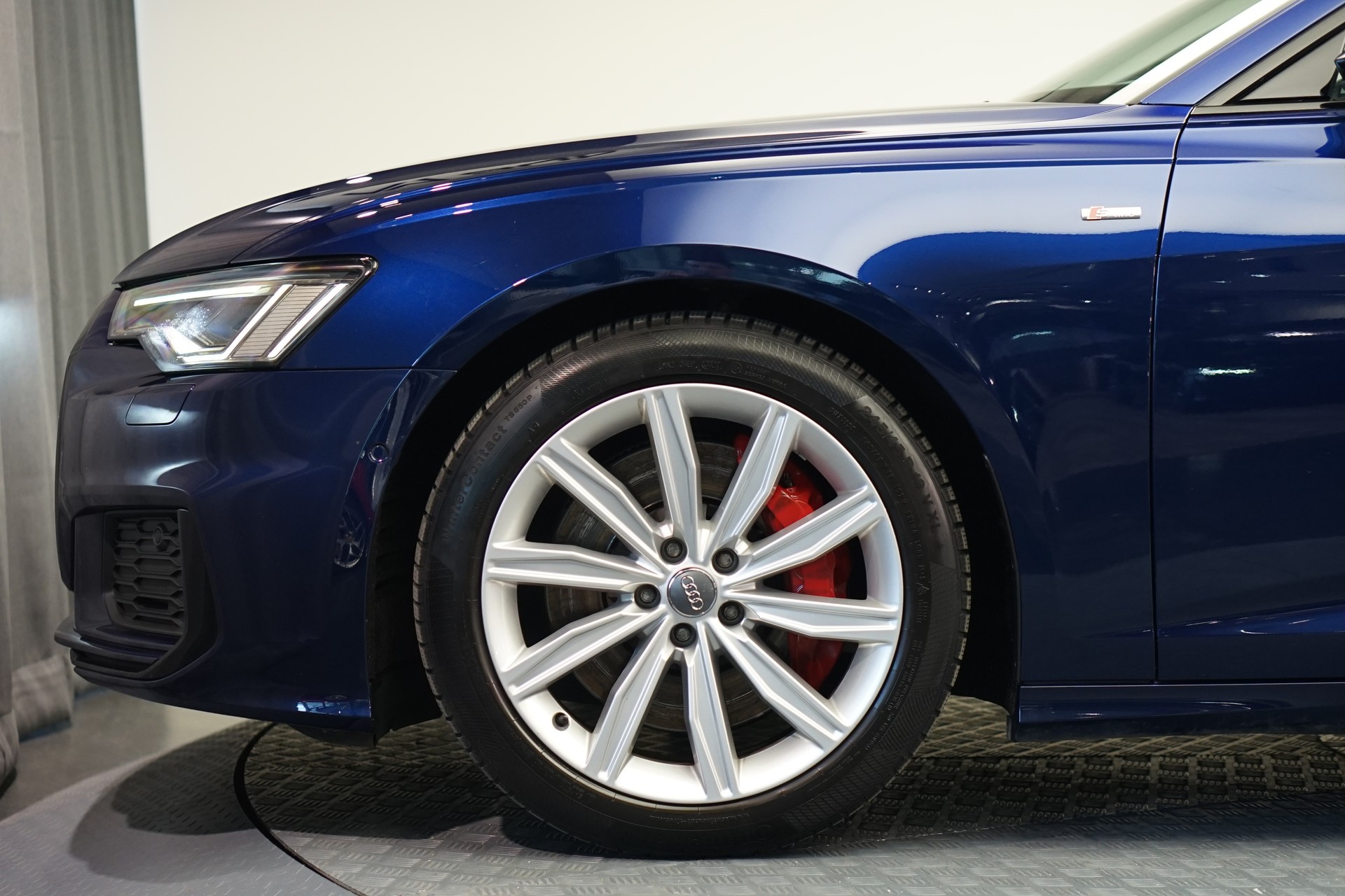 AUDI A6 Avant 55 TFSIe Sport quattro S-tronic *Standheizung*-image-9