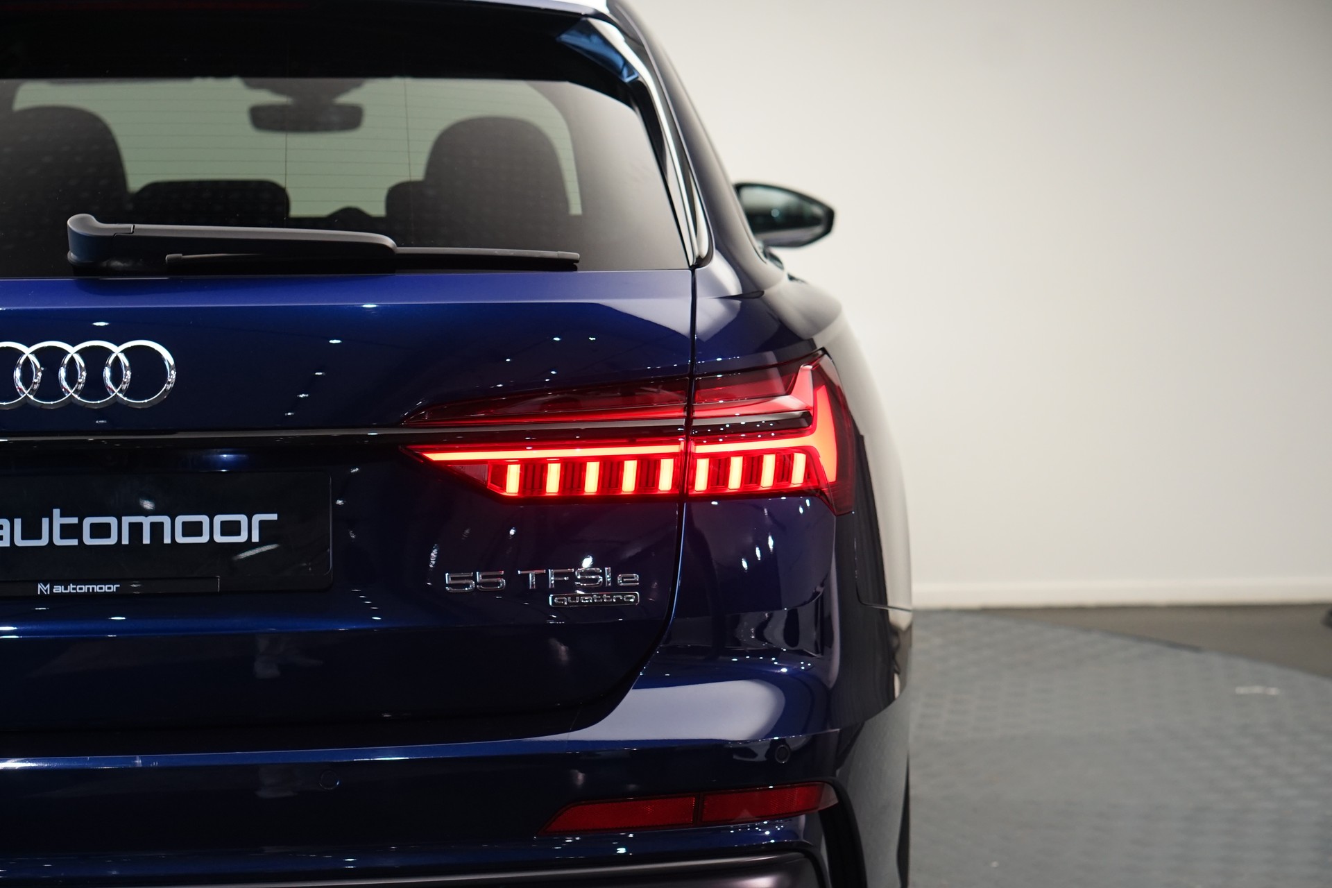 AUDI A6 Avant 55 TFSIe Sport quattro S-tronic *Standheizung*-image-12