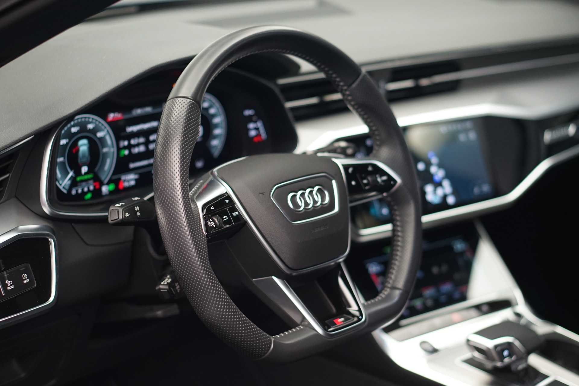 AUDI A6 Avant 55 TFSIe Sport quattro S-tronic *Standheizung*-image-20