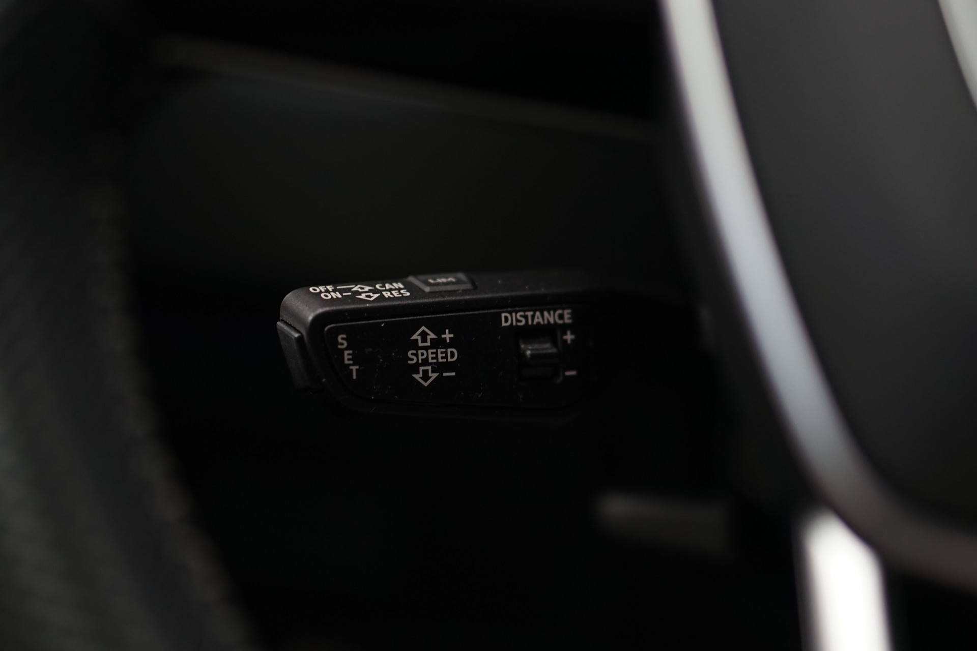 AUDI A6 Avant 55 TFSIe Sport quattro S-tronic *Standheizung*-image-27