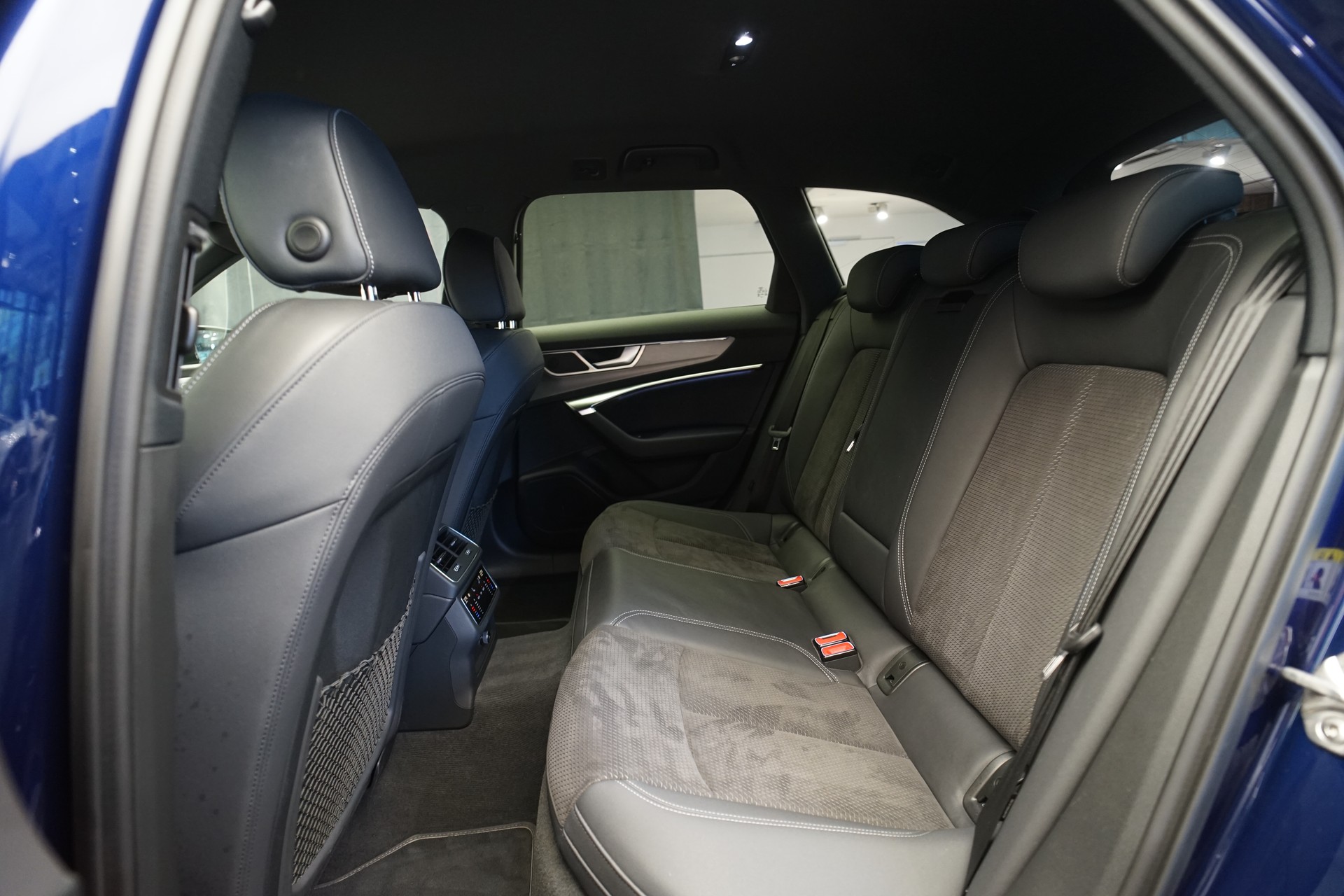 AUDI A6 Avant 55 TFSIe Sport quattro S-tronic *Standheizung*-image-18