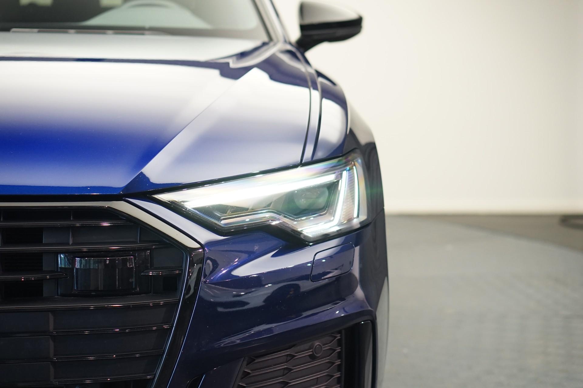 AUDI A6 Avant 55 TFSIe Sport quattro S-tronic *Standheizung*-image-10