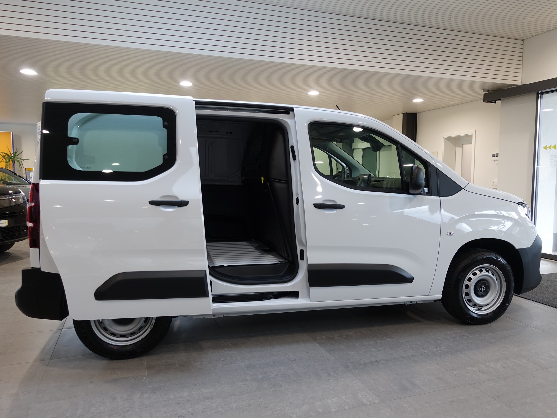 OPEL Combo 1.2 Cargo Faceliftmodell-image-11