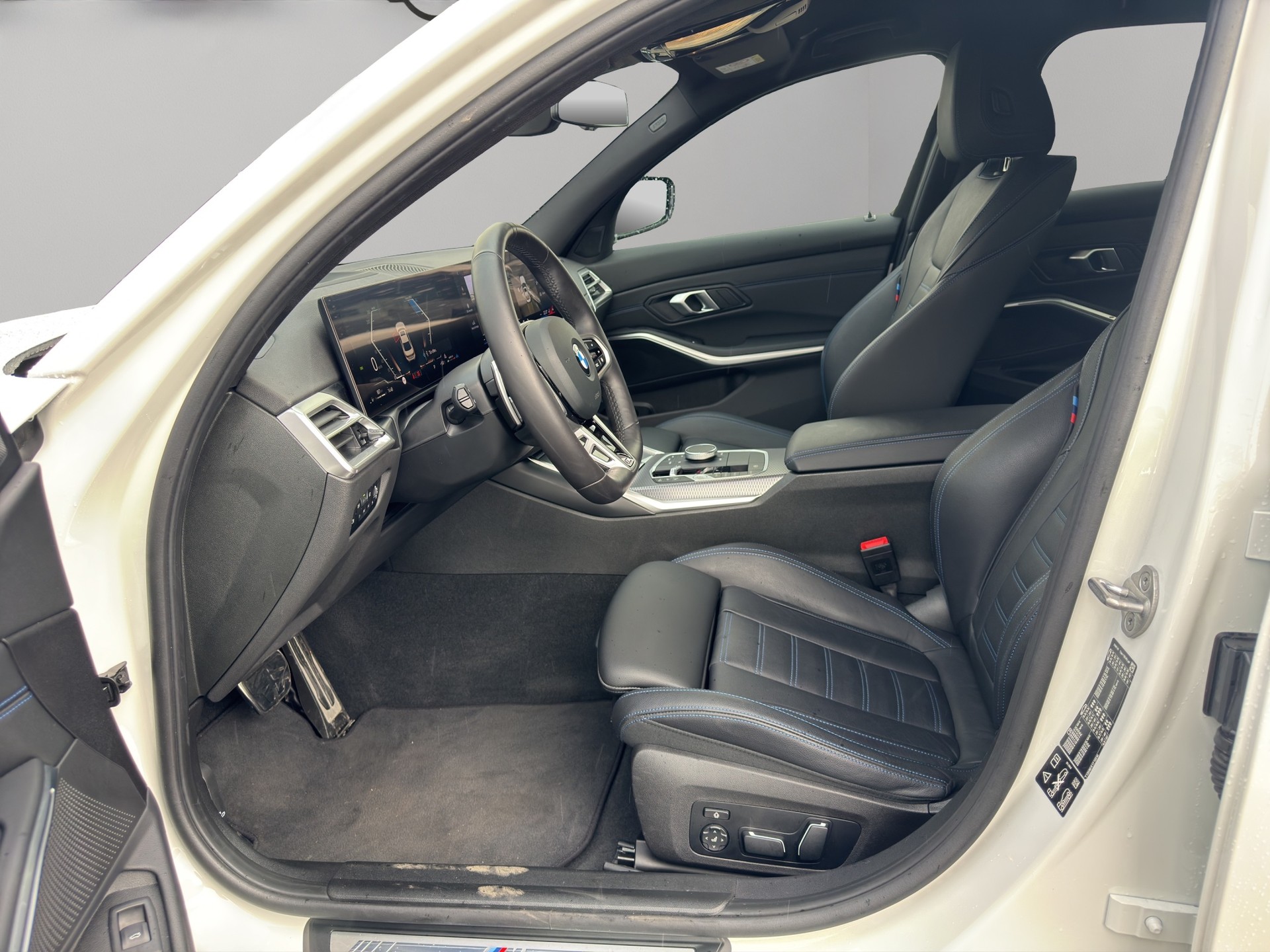 BMW 320d xDrive 48V Steptronic M Sport-image-15