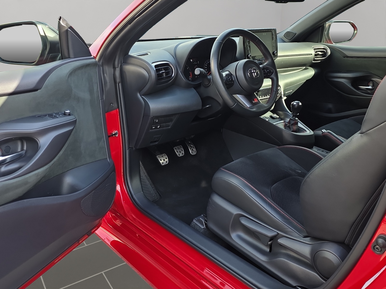 TOYOTA Yaris 1.6 GR Sport-image-7