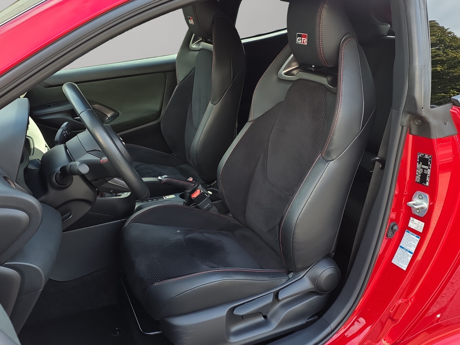 TOYOTA Yaris 1.6 GR Sport-image-8