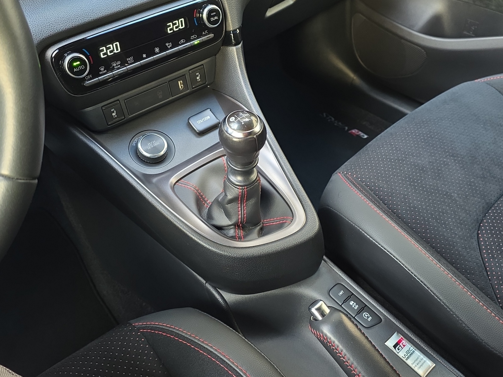 TOYOTA Yaris 1.6 GR Sport-image-12