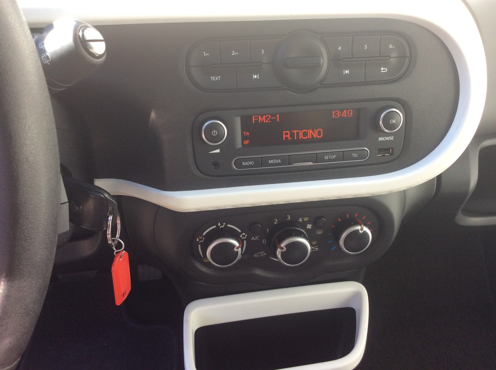 RENAULT Twingo 1.0 Zen-image-4