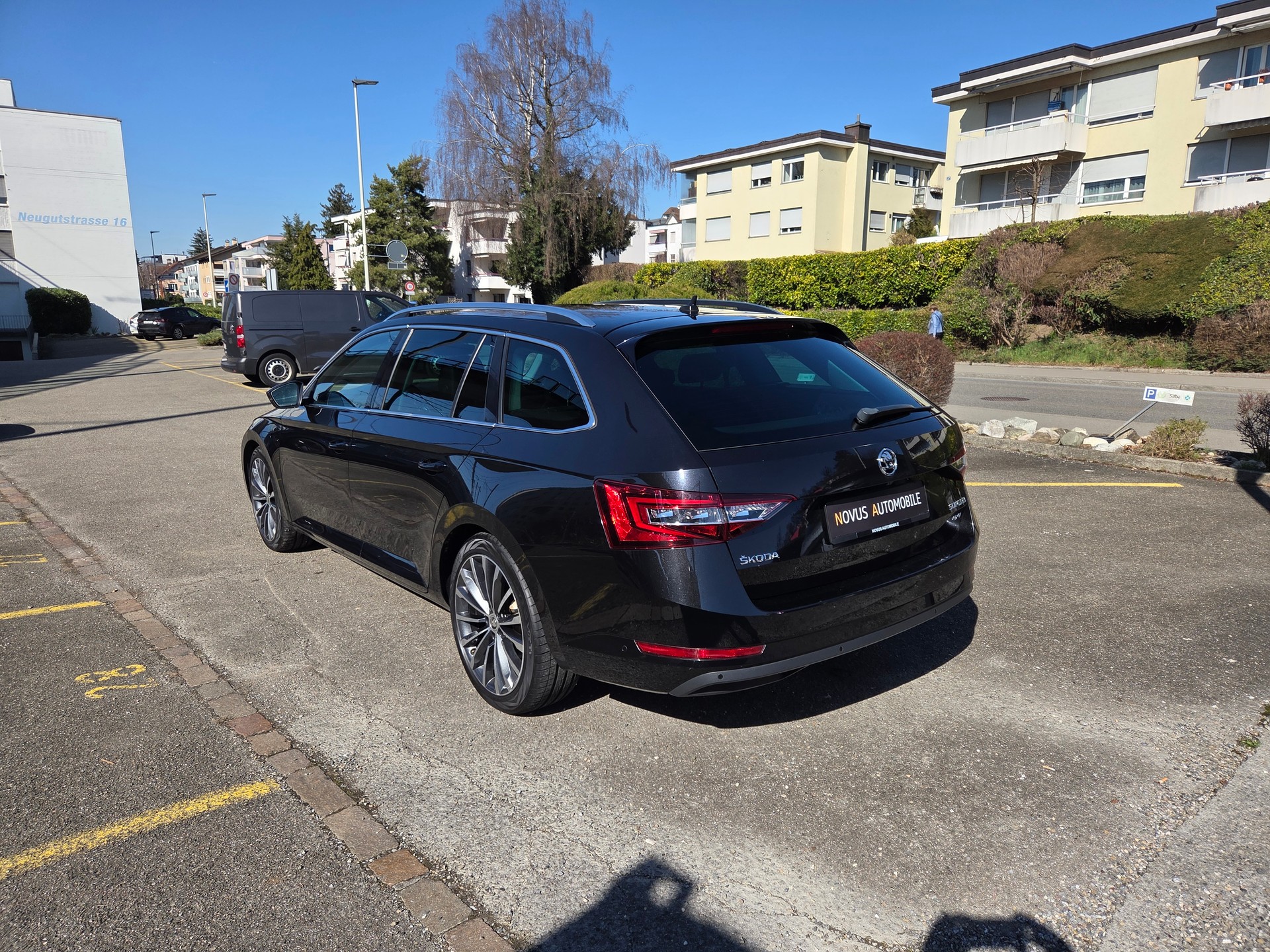 SKODA Superb Combi 2.0 TDi Ambition 4x4 DSG-showroom-element-2