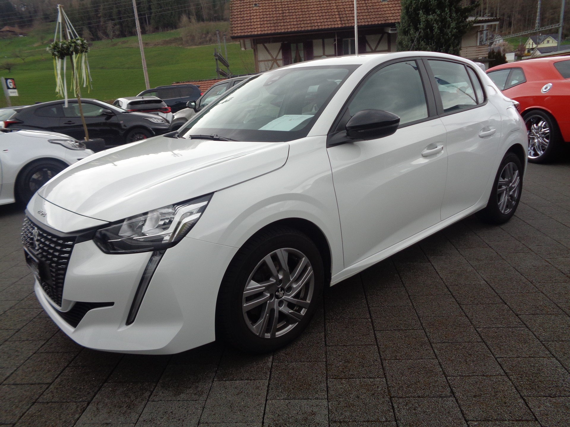 PEUGEOT 208 1.2 PureTech Allure EAT8-image-0
