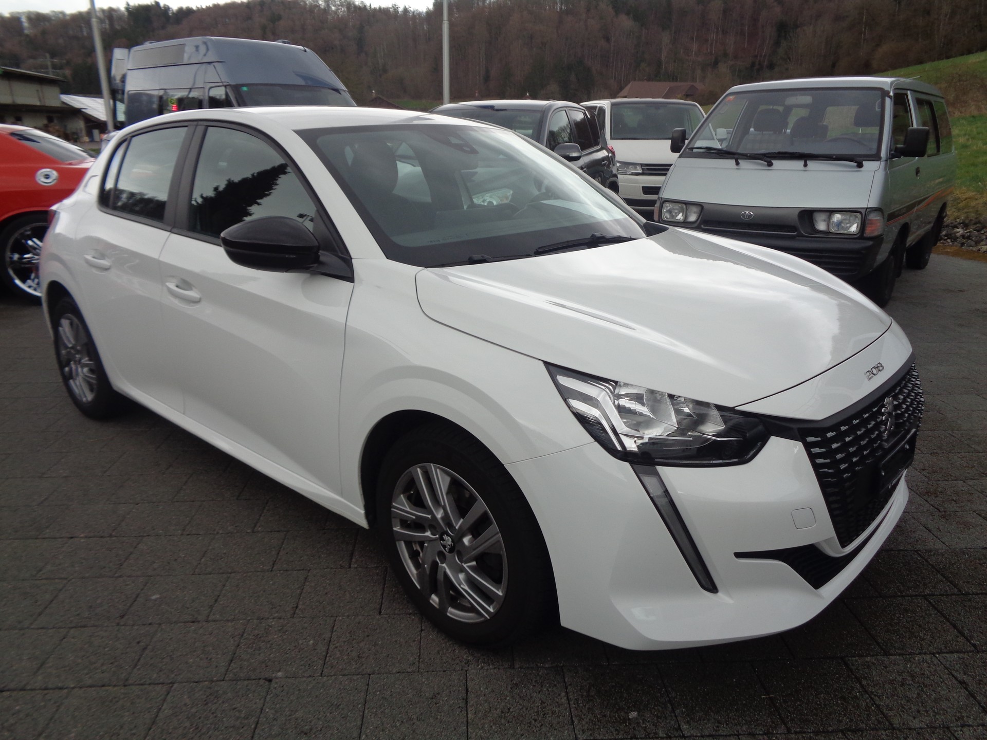 PEUGEOT 208 1.2 PureTech Allure EAT8-image-4