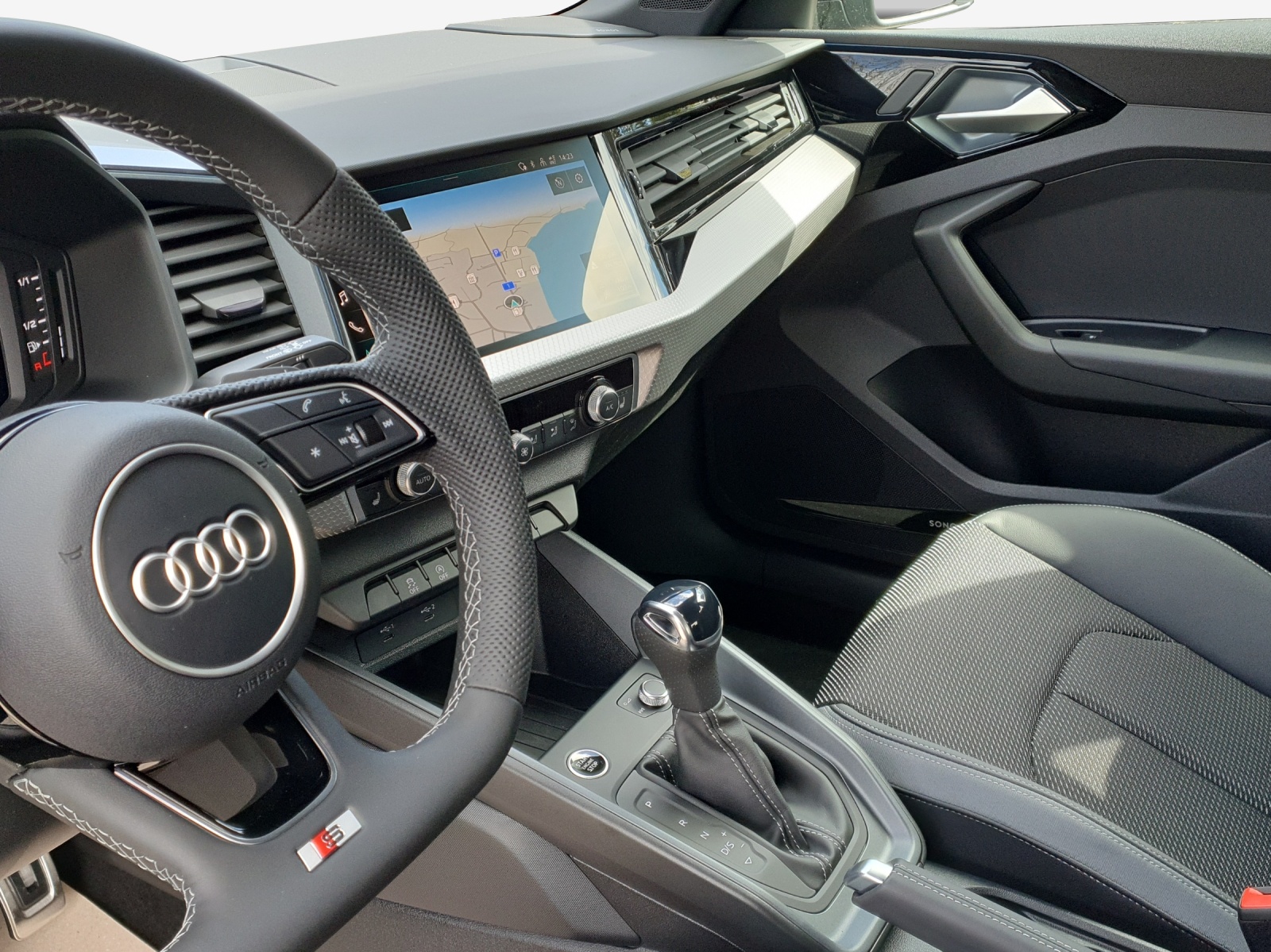 AUDI A1 Sportback 30 TFSI S Line Attraction S-tronic-image-15