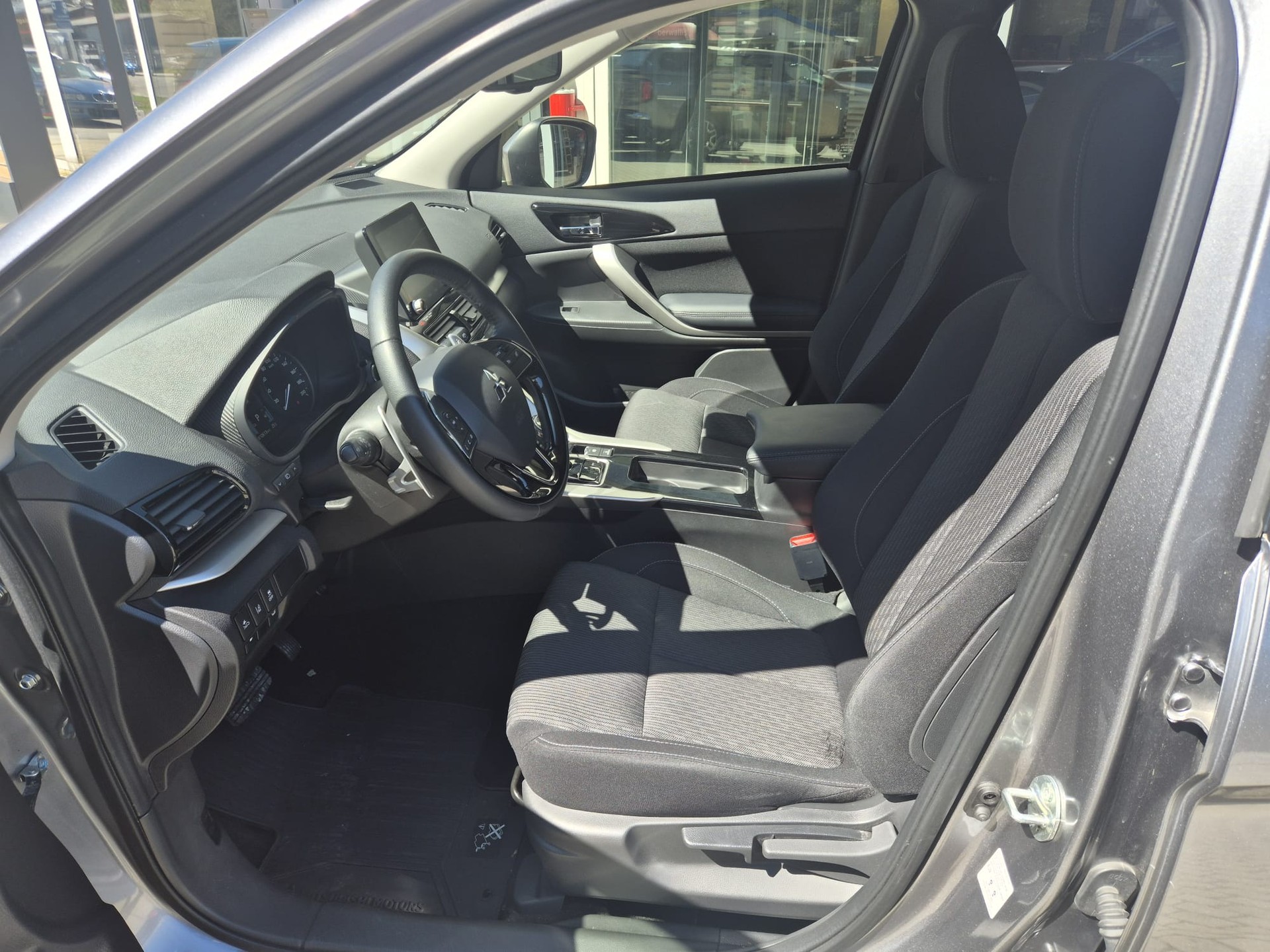 MITSUBISHI Eclipse Cross 2.4 PHEV Inform 4WD-image-3