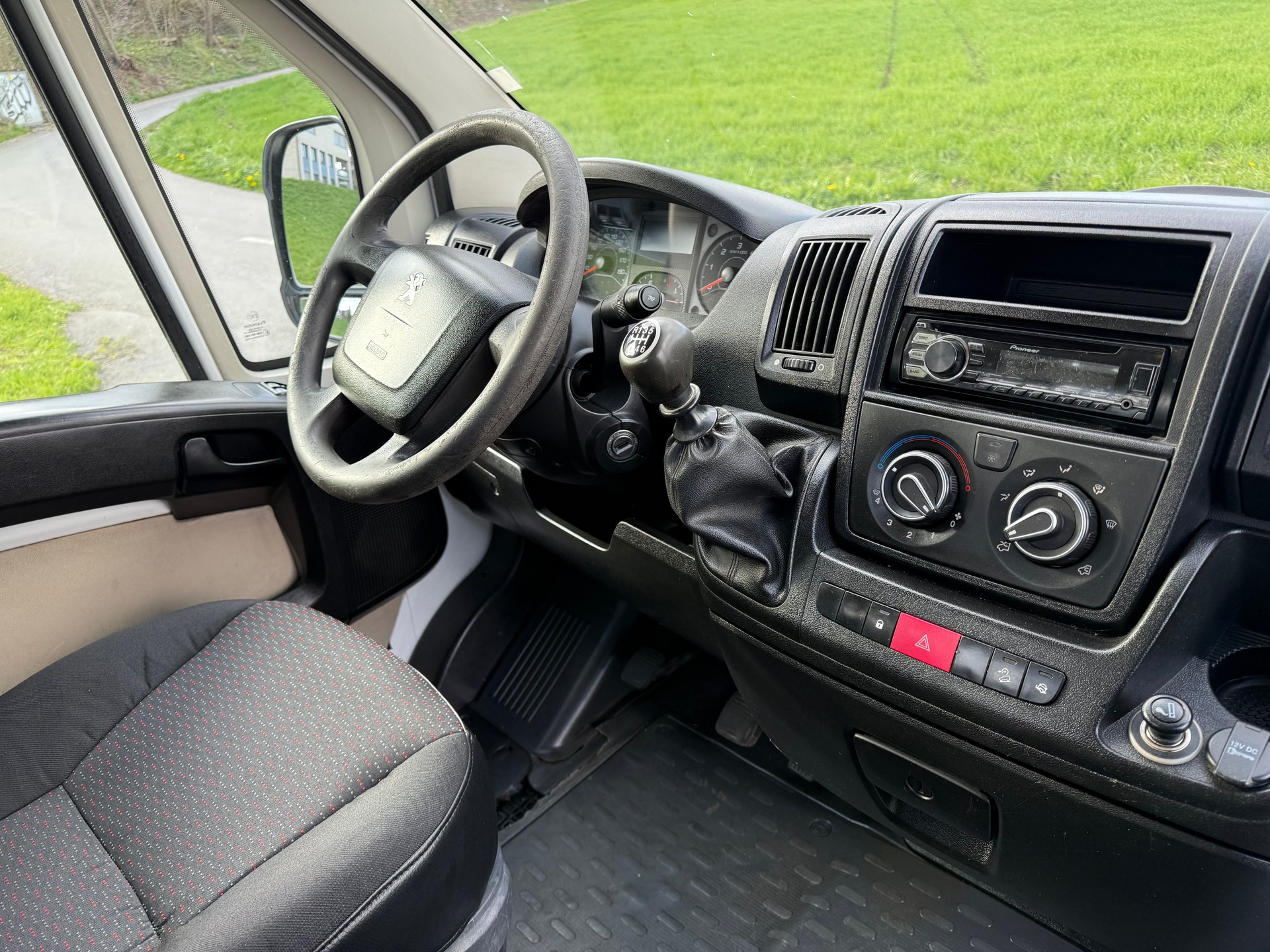 PEUGEOT Boxer 2.2 HDI 335 Active L2-image-4