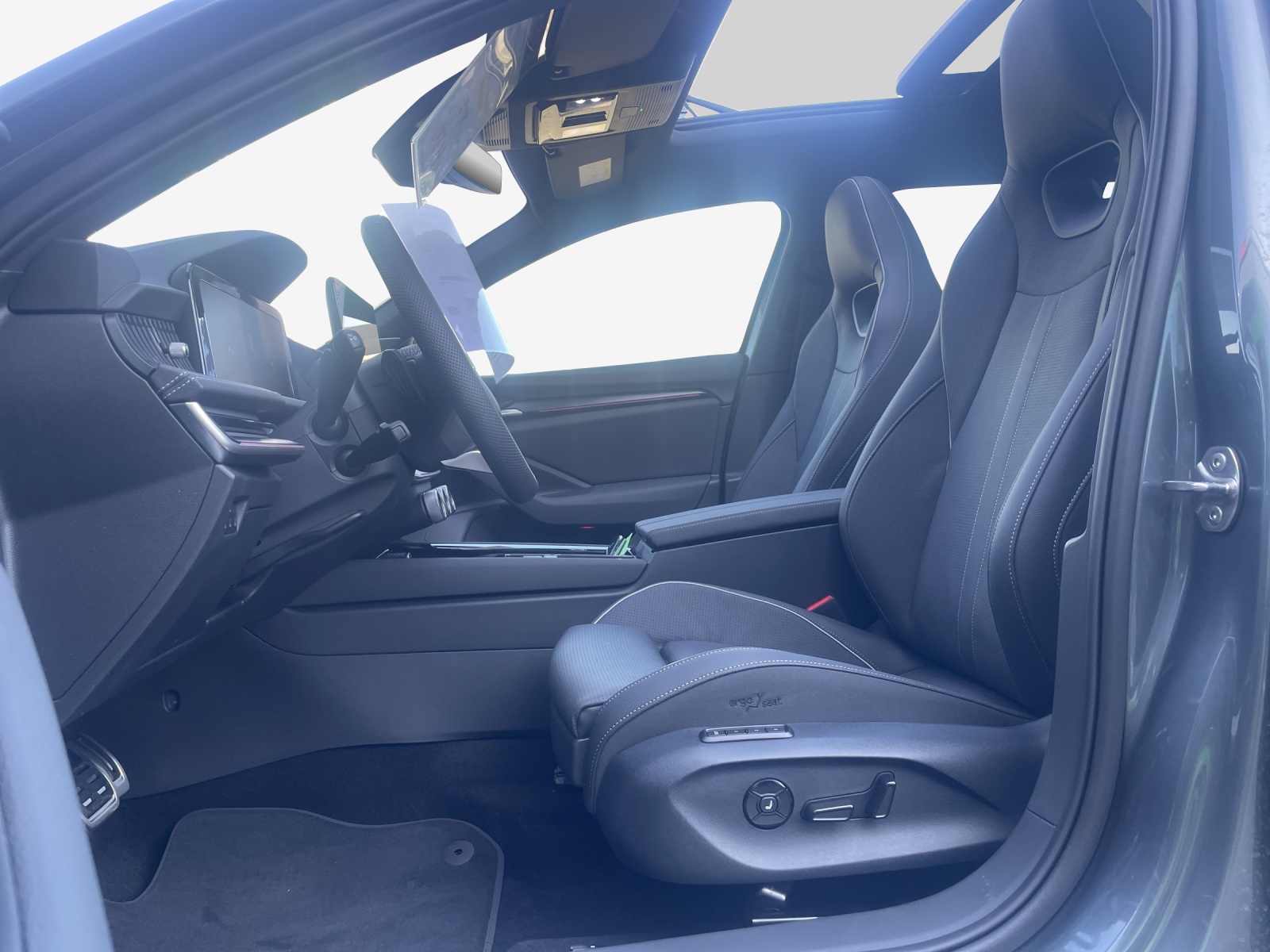 SKODA Superb Combi 1.5 TSI PHEV Sportline DSG-image-15