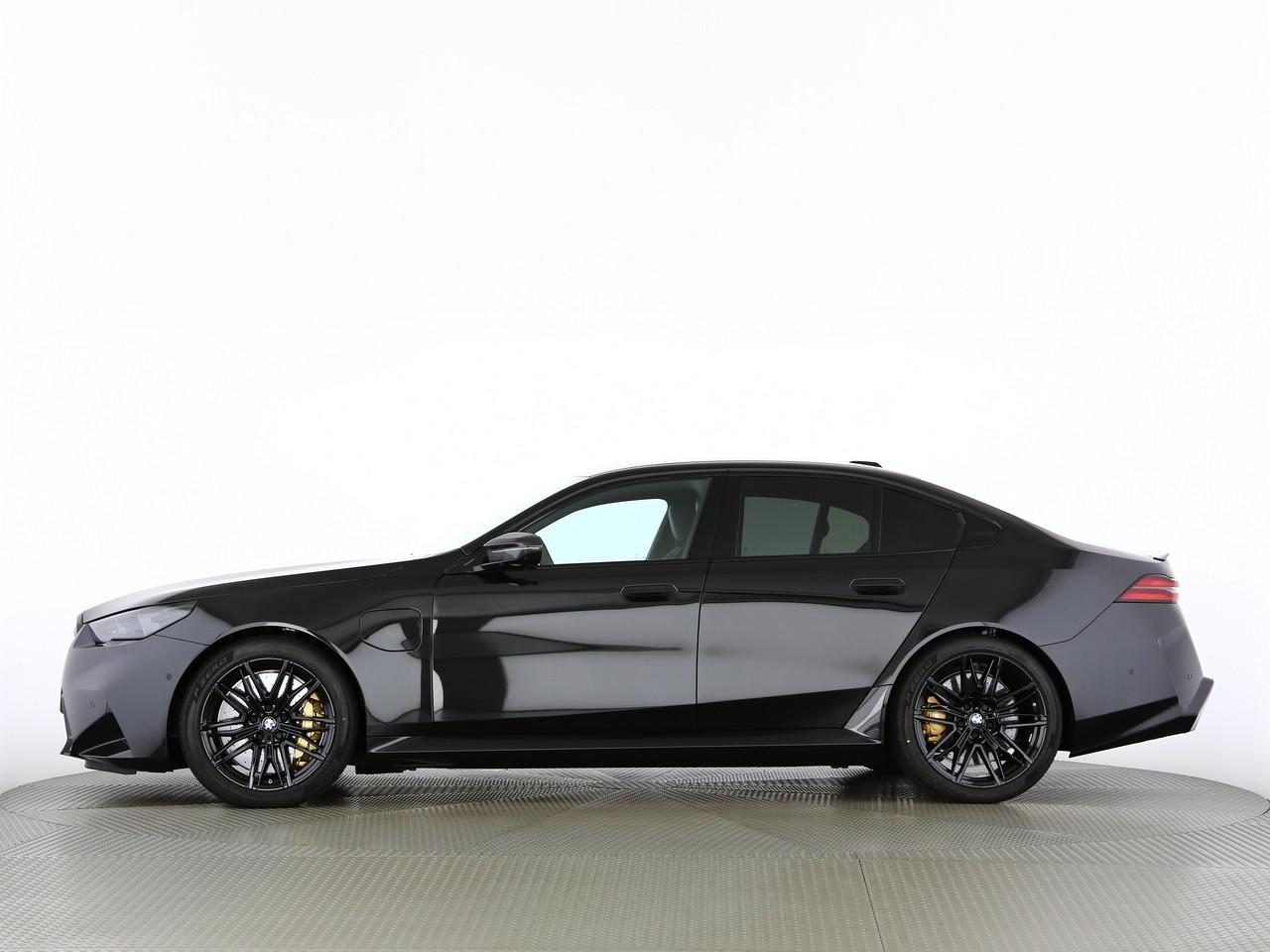 BMW M5 xDrive-image-4