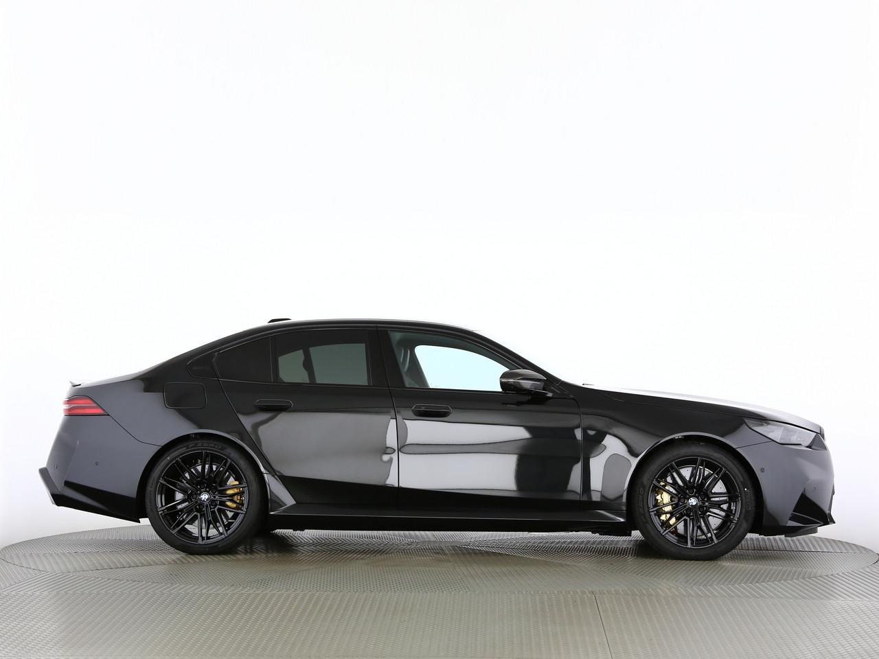 BMW M5 xDrive-image-16