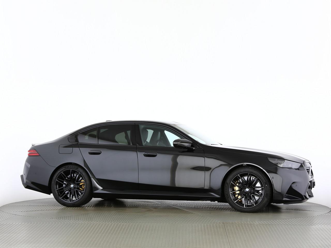 BMW M5 xDrive-image-17
