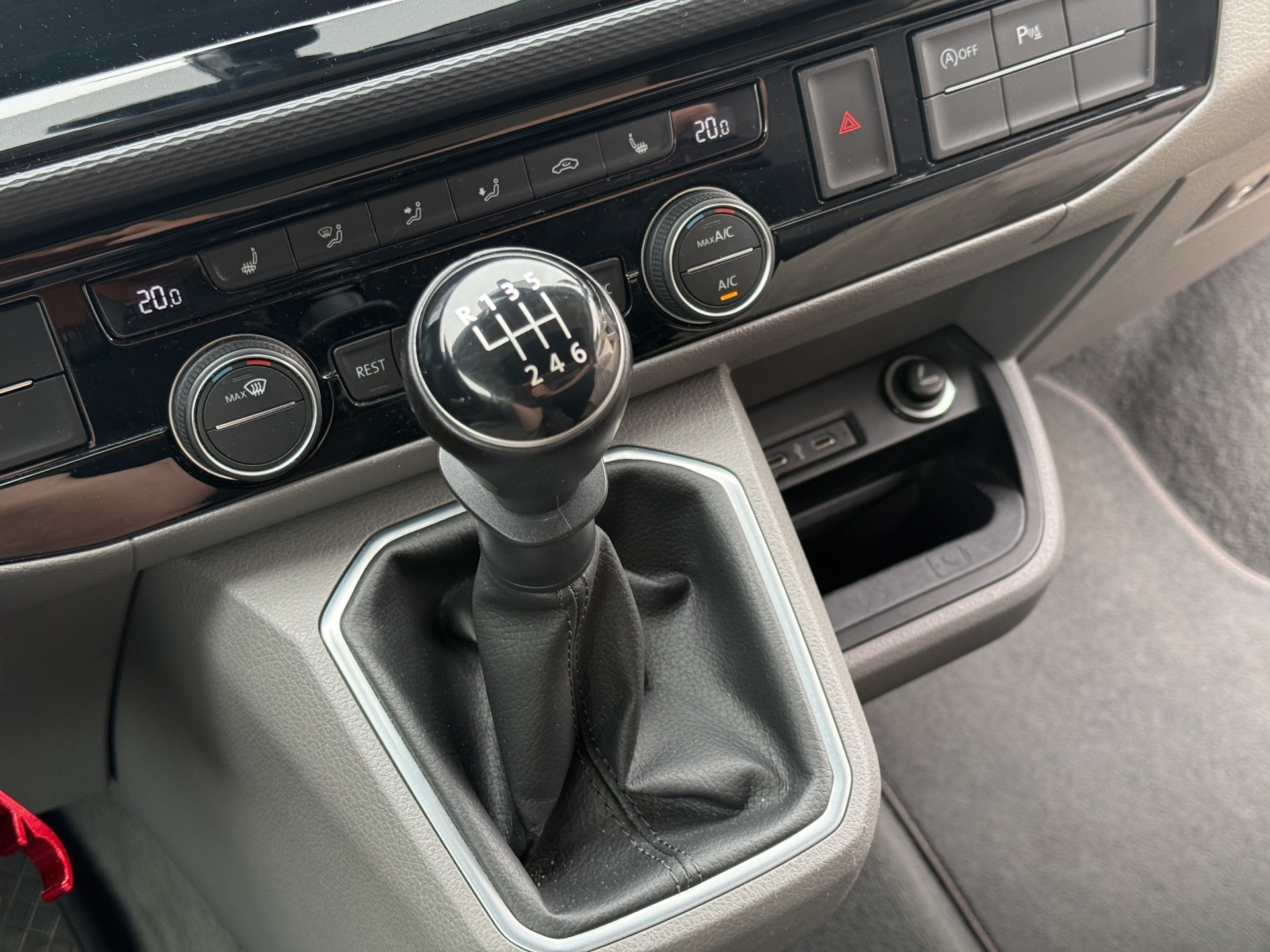 VW T6.1 California 2.0 TDI Ocean Bully-image-27