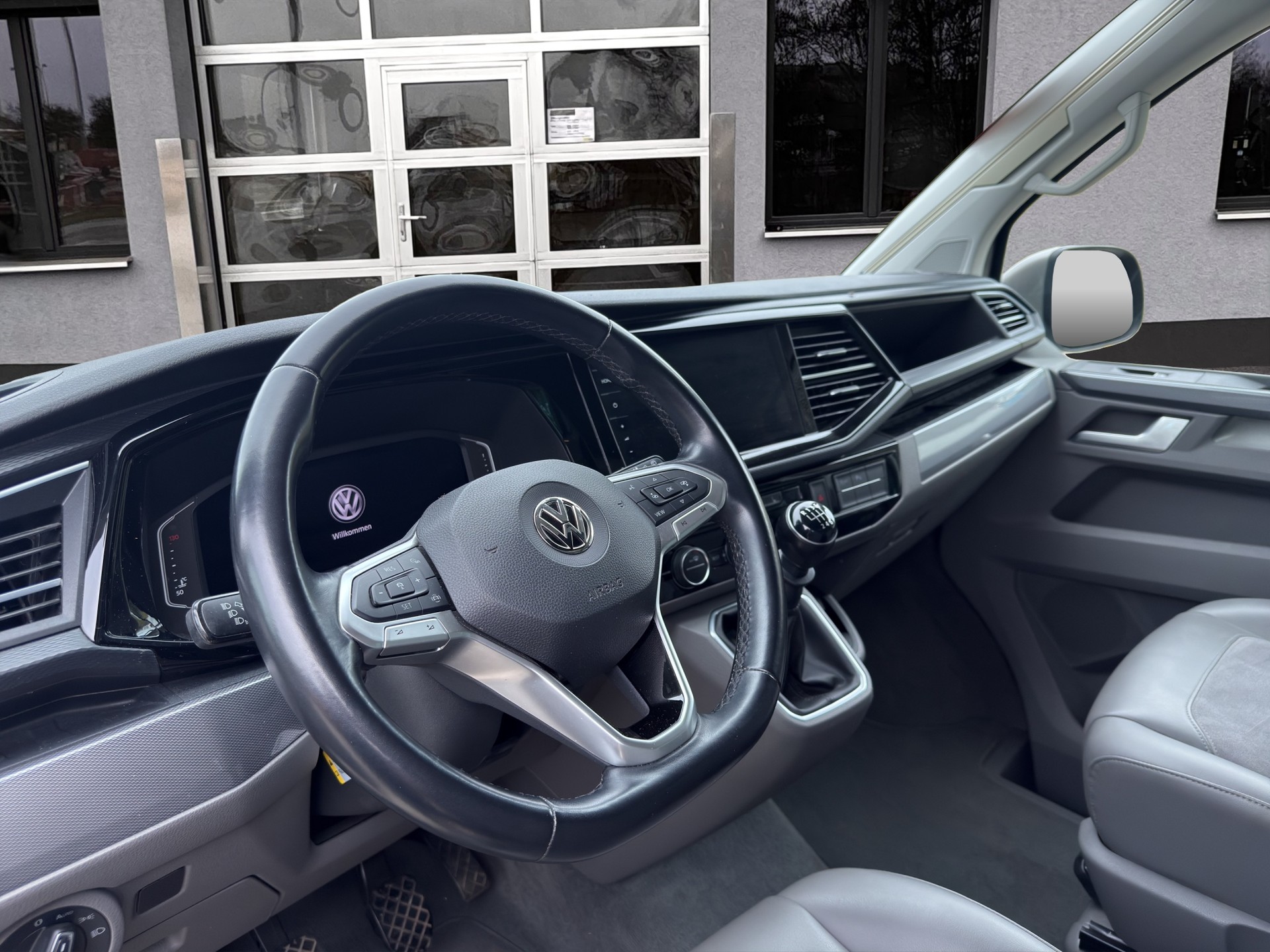 VW T6.1 California 2.0 TDI Ocean Bully-image-15