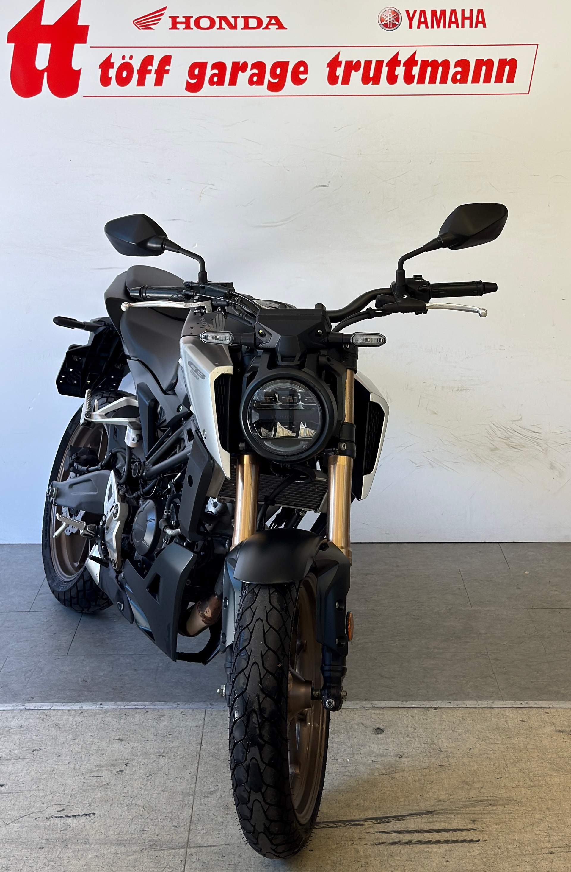 HONDA CB 125 R-showroom-element-1