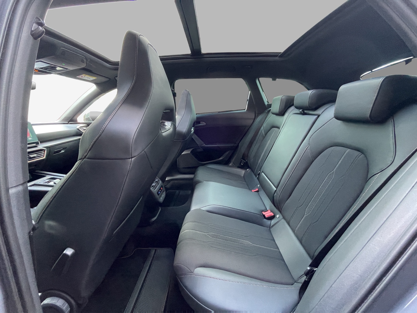 CUPRA LEON ST 1.4 e-HYBRID pHEV DSG-image-11