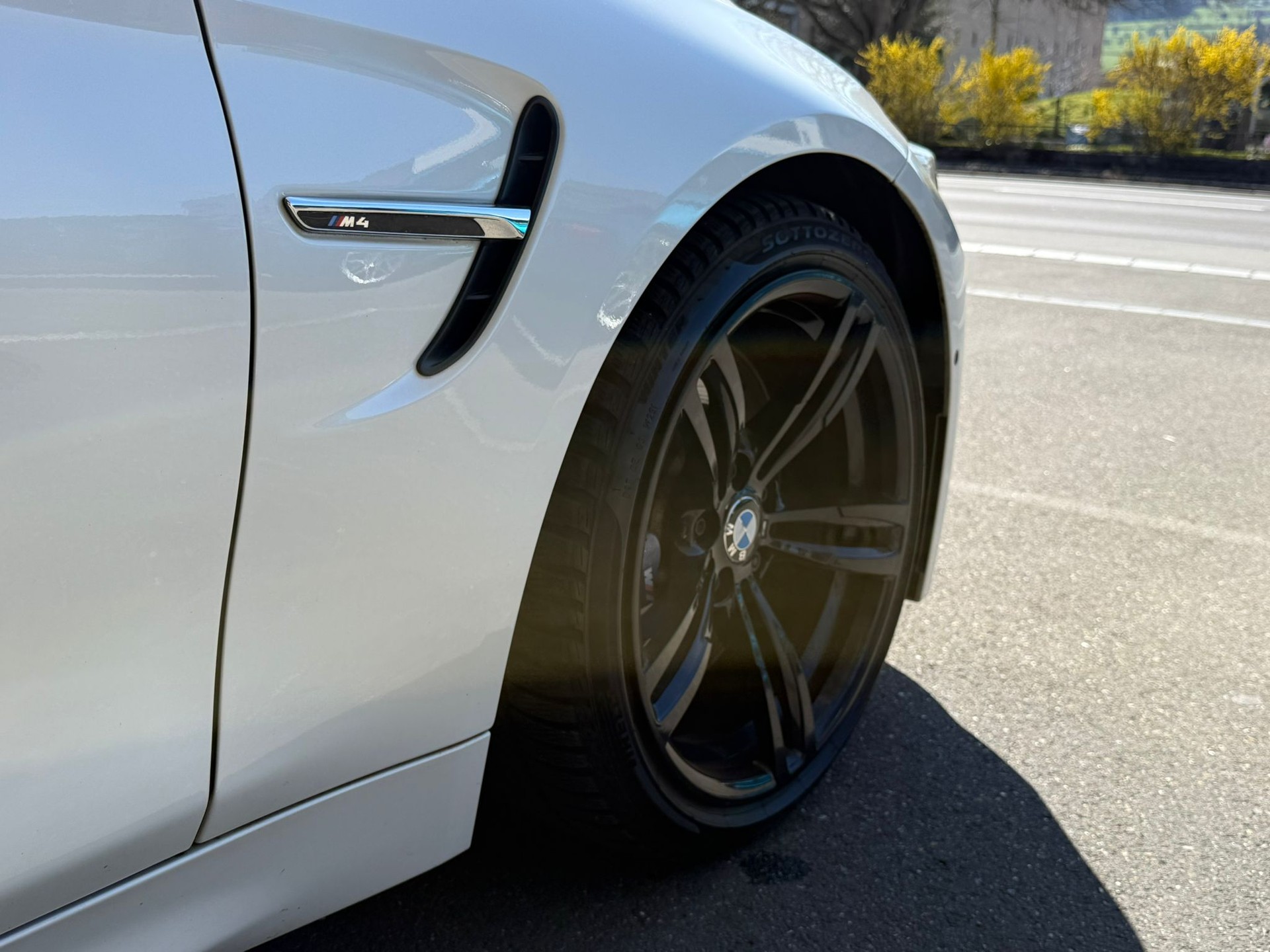 BMW M4 Coupé DKG *CH-Fahrzeug* *Original Zustand* *Frisch ab MFK*-image-4