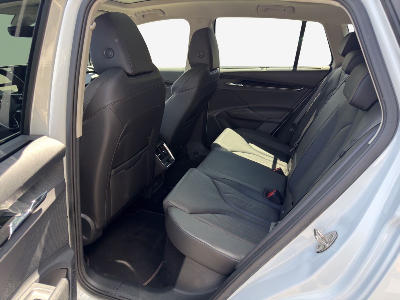 SKODA Enyaq iV 80-image-12
